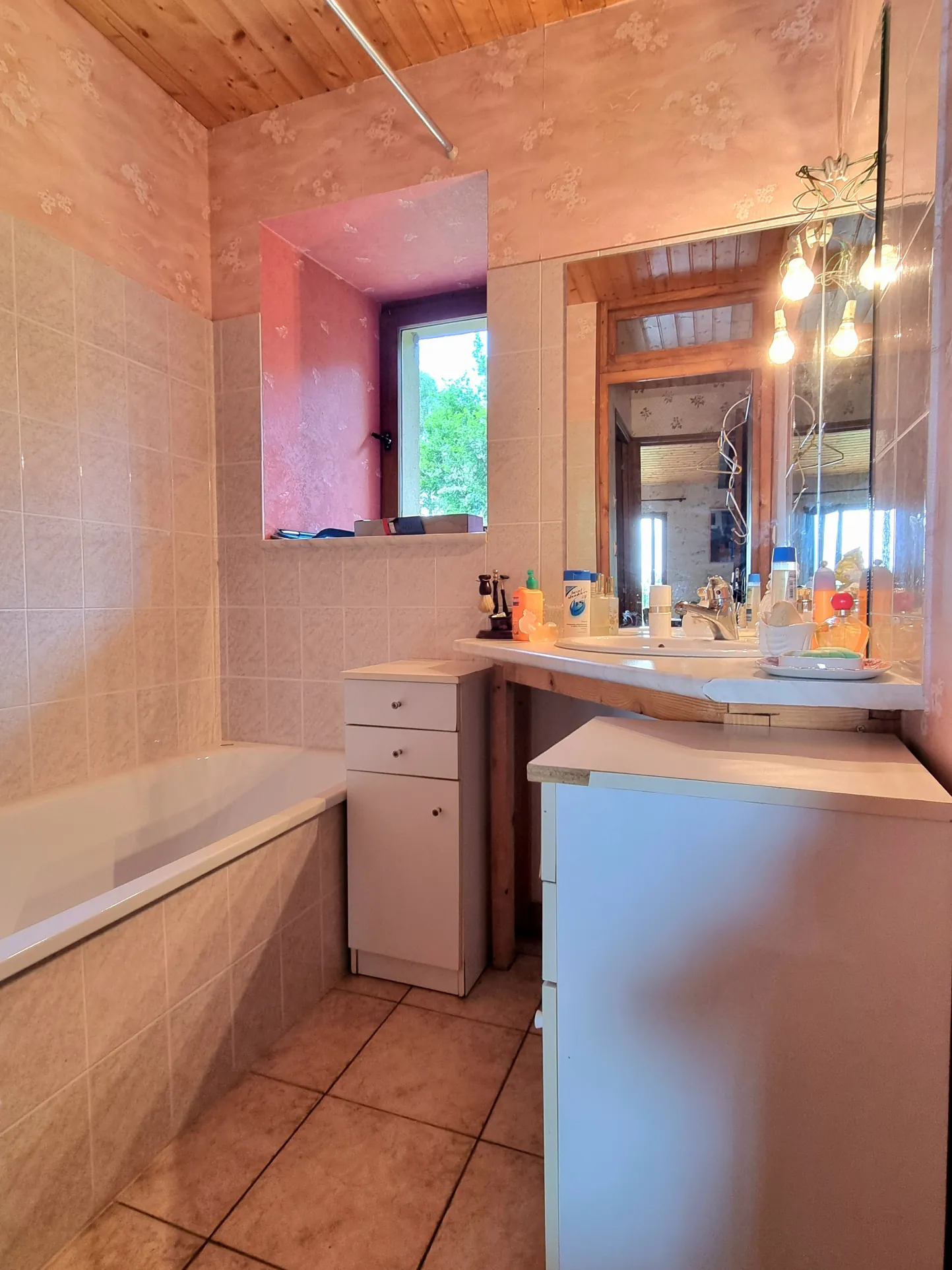 Corps de ferme à rénover de 172 m² à Arlanc, au cœur de la nature 