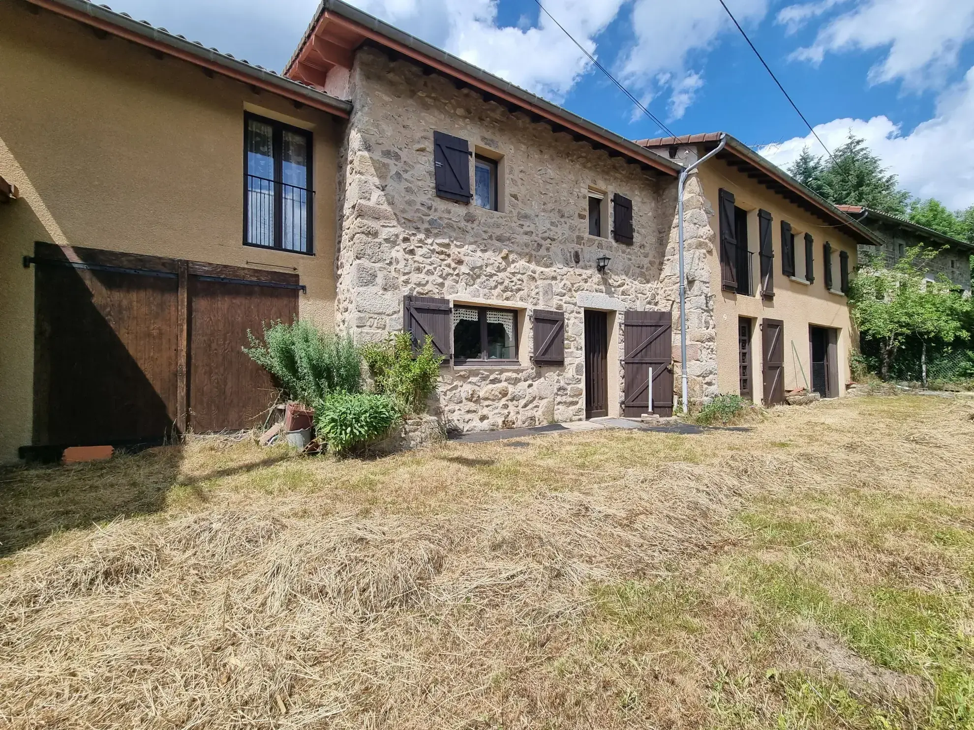 Corps de ferme à rénover de 172 m² à Arlanc, au cœur de la nature 