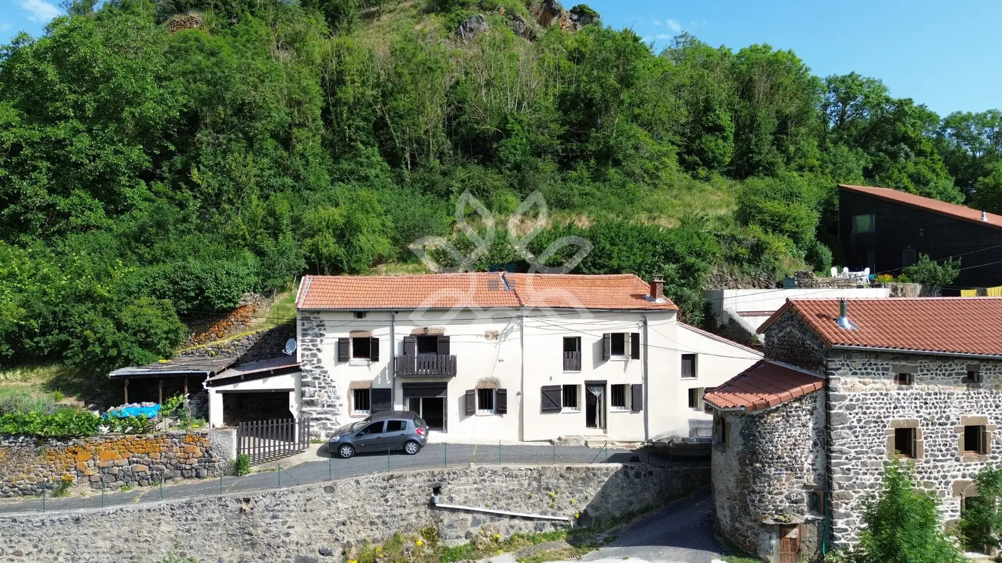 Maison de campagne avec vue dégagée à Saint Jean de Nay 