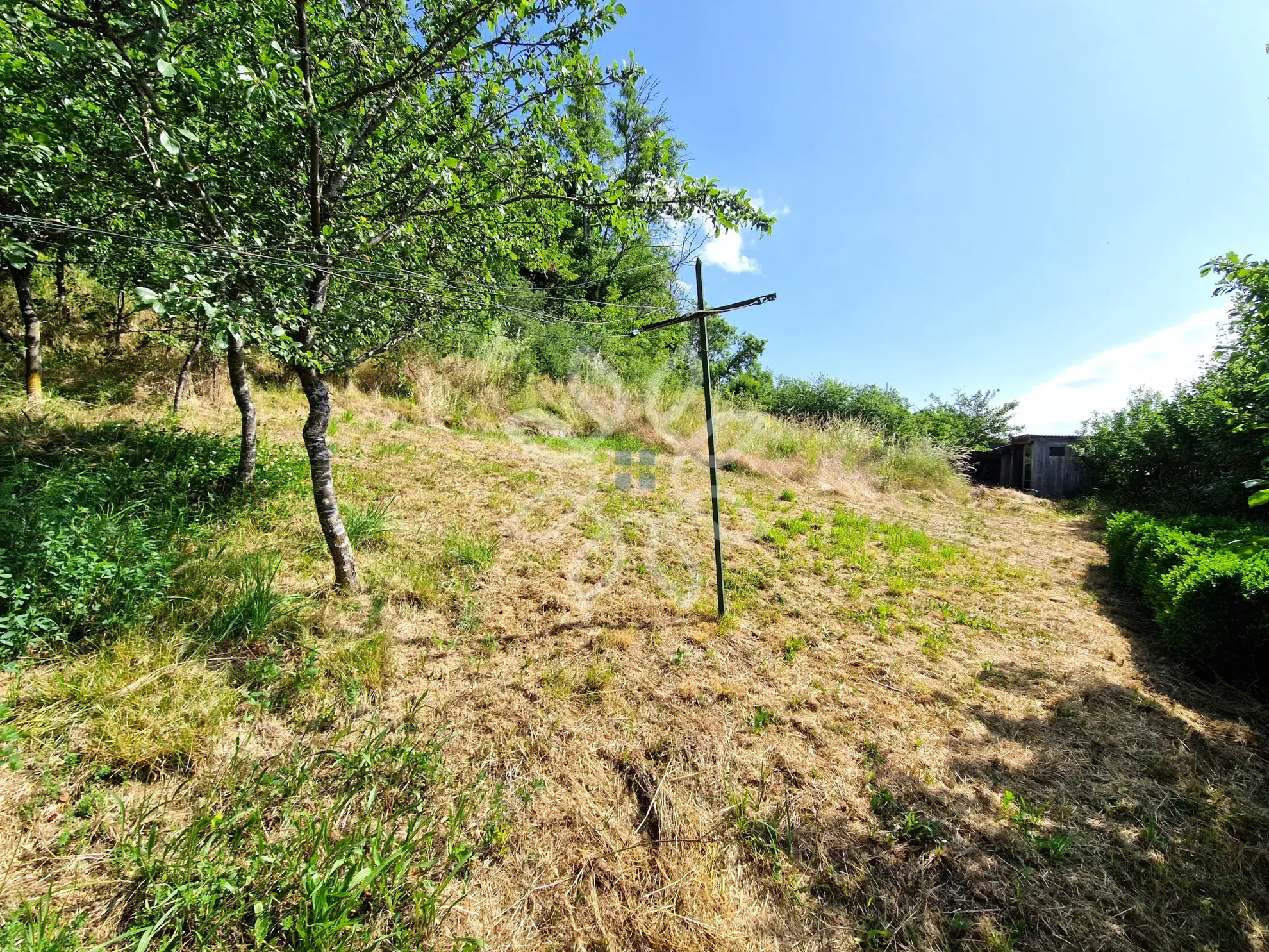 Maison de campagne avec vue dégagée à Saint Jean de Nay 