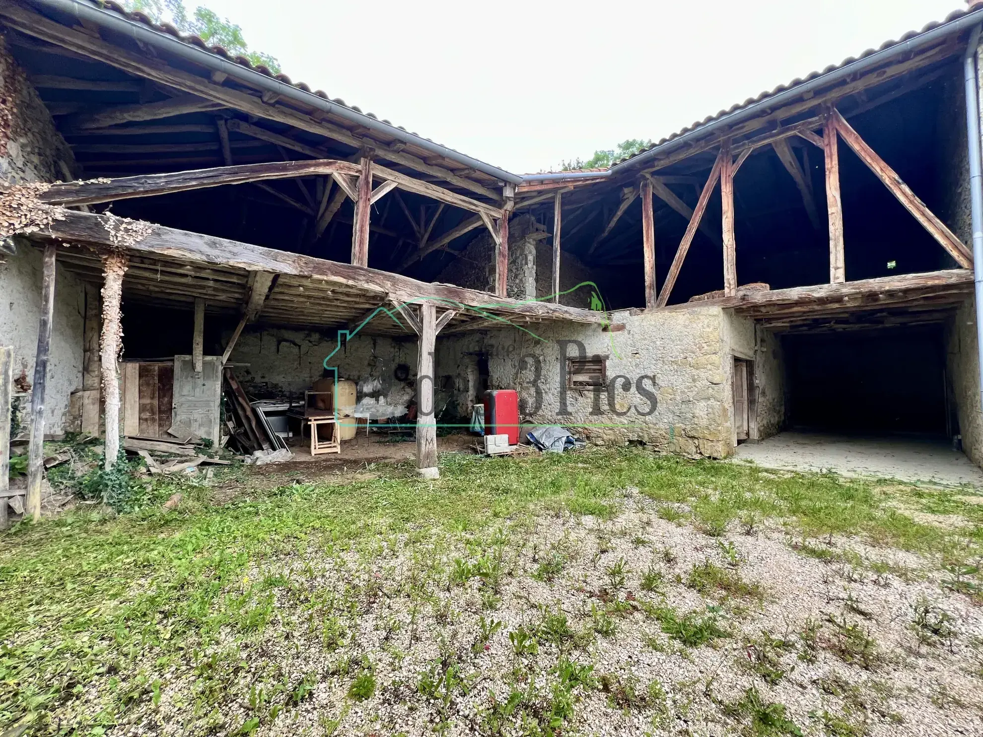 Maison en pierre rénovée avec dépendances et grand jardin à Aspet (31160) 