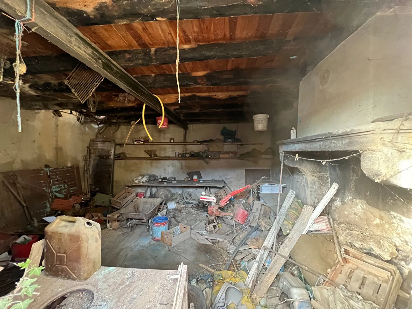 Maisonette en pisé à réhabiliter à Saint-Clair-du-Rhône, terrain 500 m² 