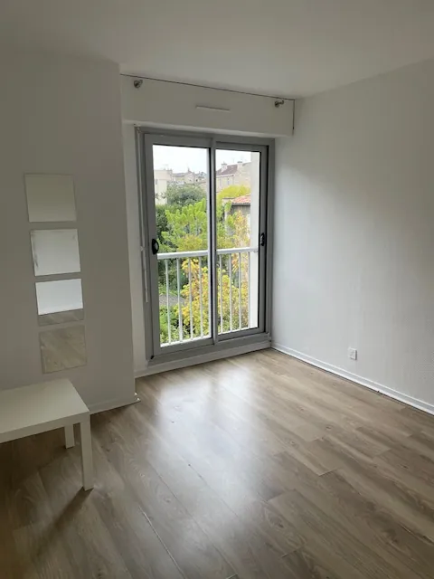 Appartement T3 lumineux avec balcon et cave à Bordeaux - Fondaudege