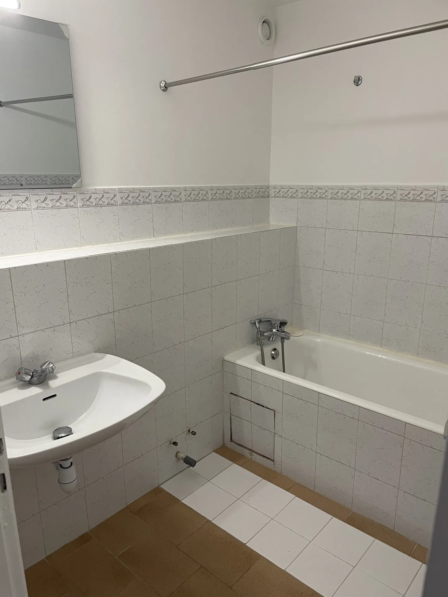 Appartement T3 lumineux avec balcon et cave à Bordeaux - Fondaudege 