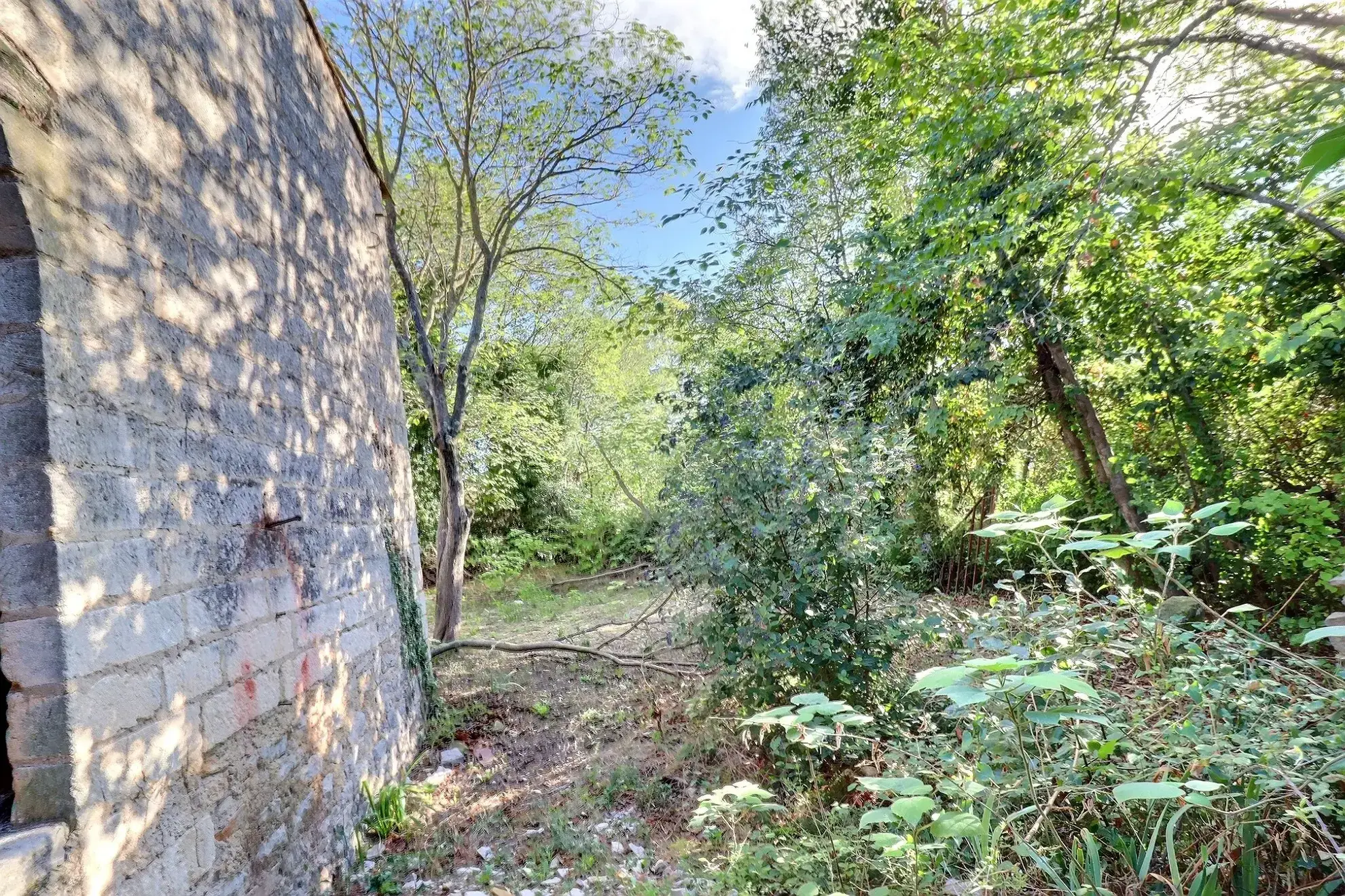 Rare remise en pierre rénovable avec terrain à Saint-Bauzille-de-Montmel 