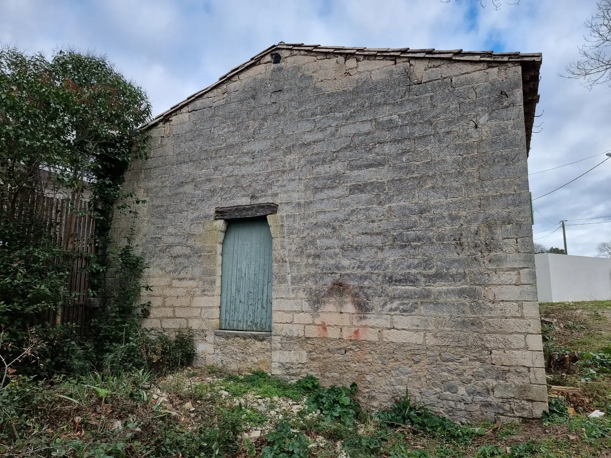 Rare remise en pierre rénovable avec terrain à Saint-Bauzille-de-Montmel 