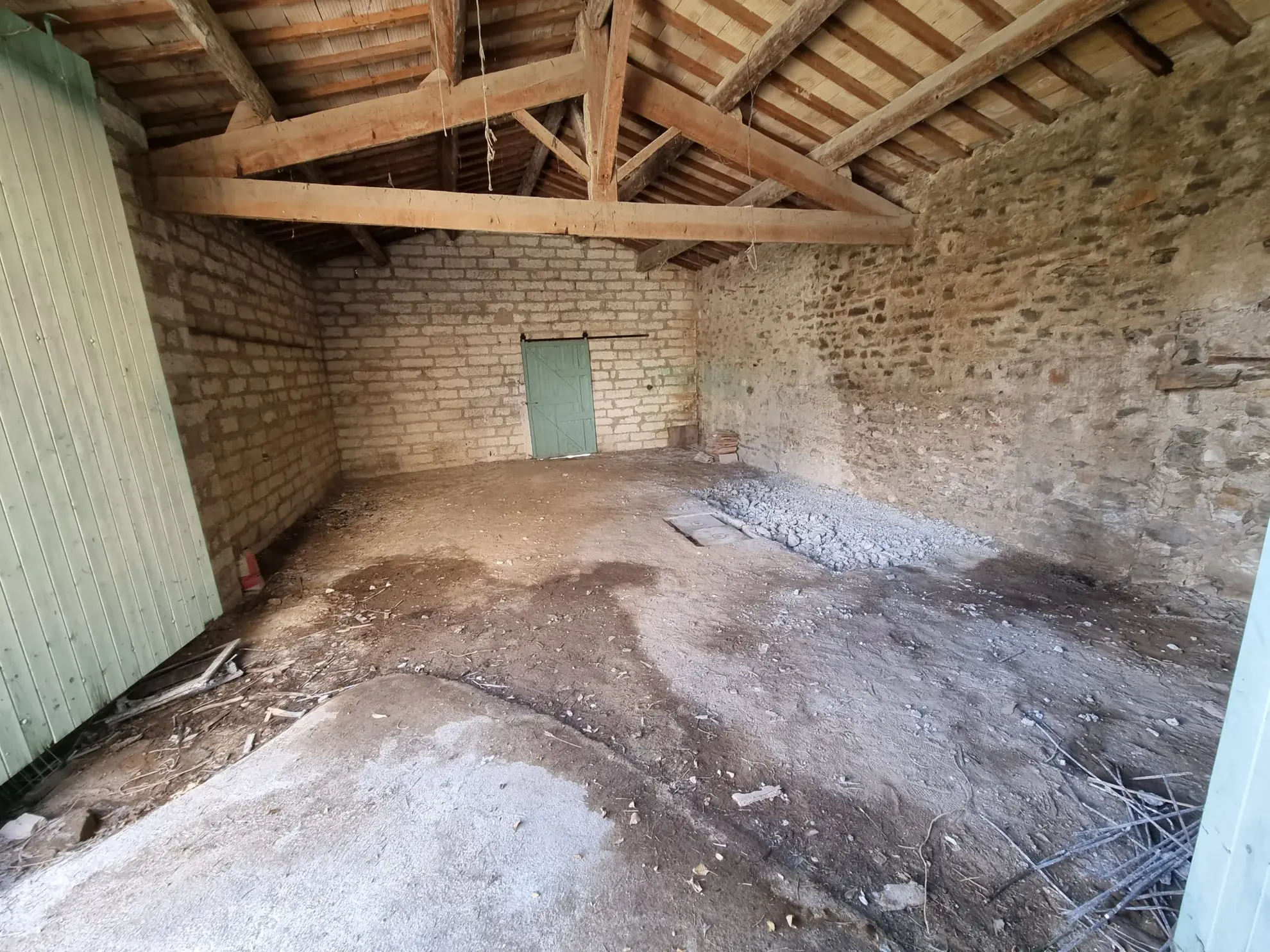 Rare remise en pierre rénovable avec terrain à Saint-Bauzille-de-Montmel