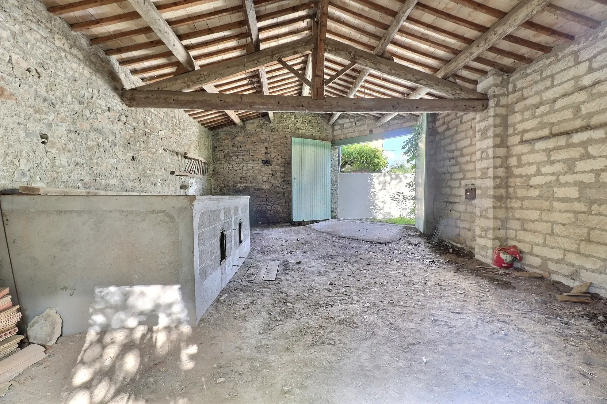 Rare remise en pierre rénovable avec terrain à Saint-Bauzille-de-Montmel 