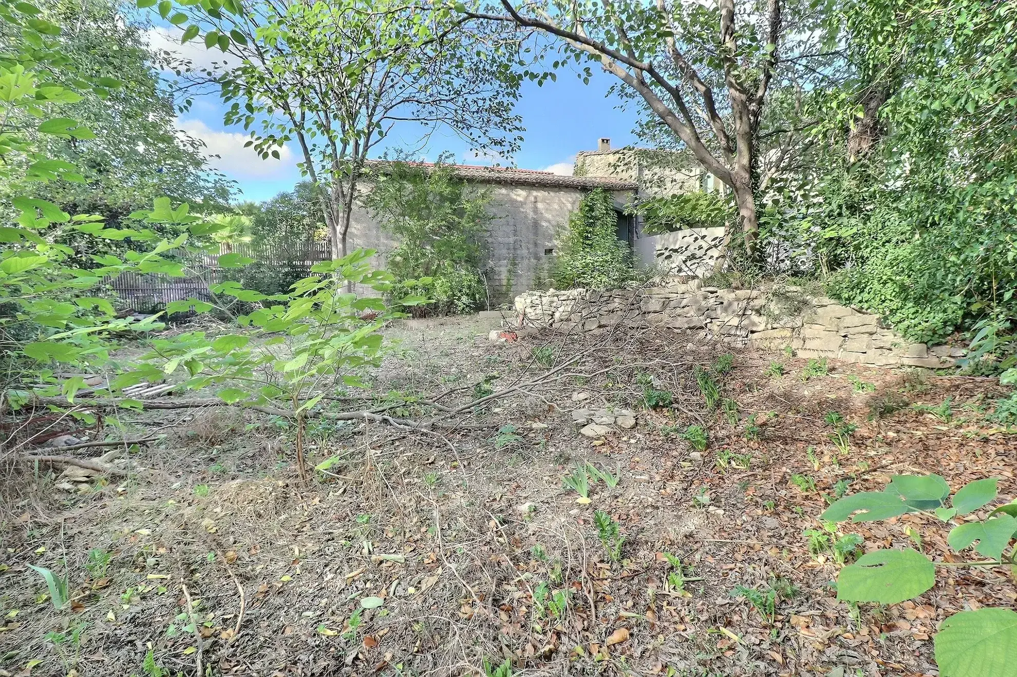 Rare remise en pierre rénovable avec terrain à Saint-Bauzille-de-Montmel 