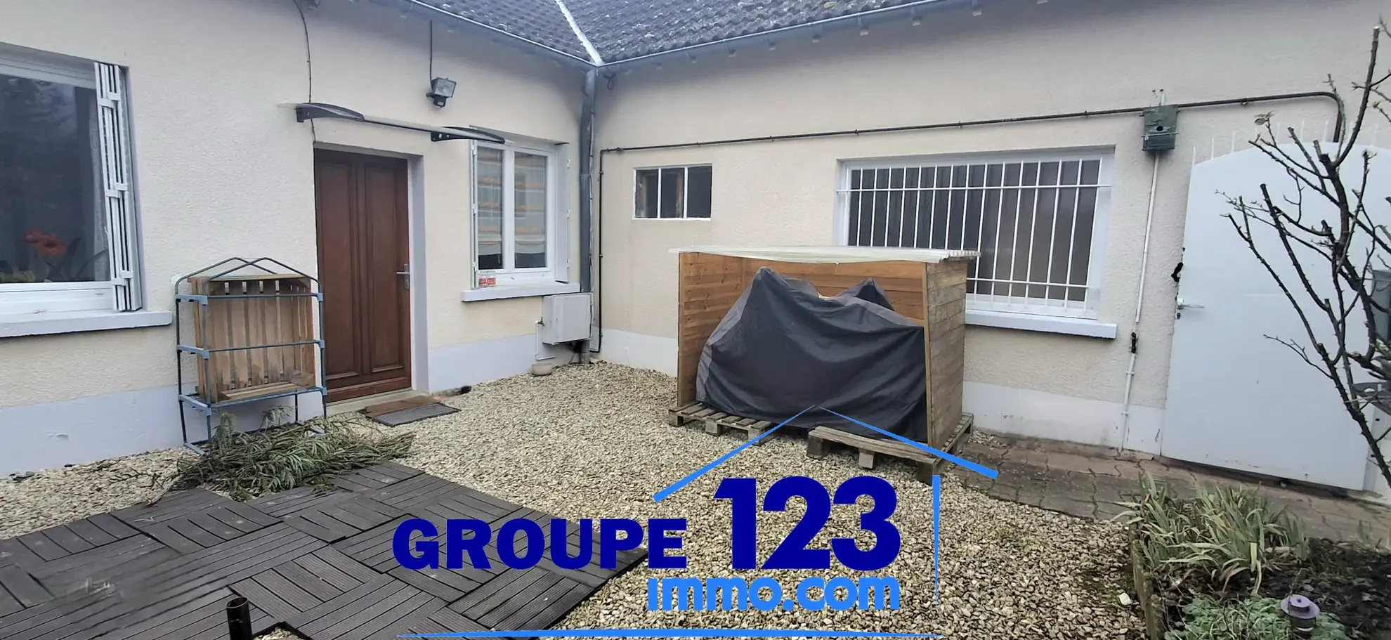 Ensemble immobilier à Auxerre avec deux maisons jumelées, jardin et stationnements 