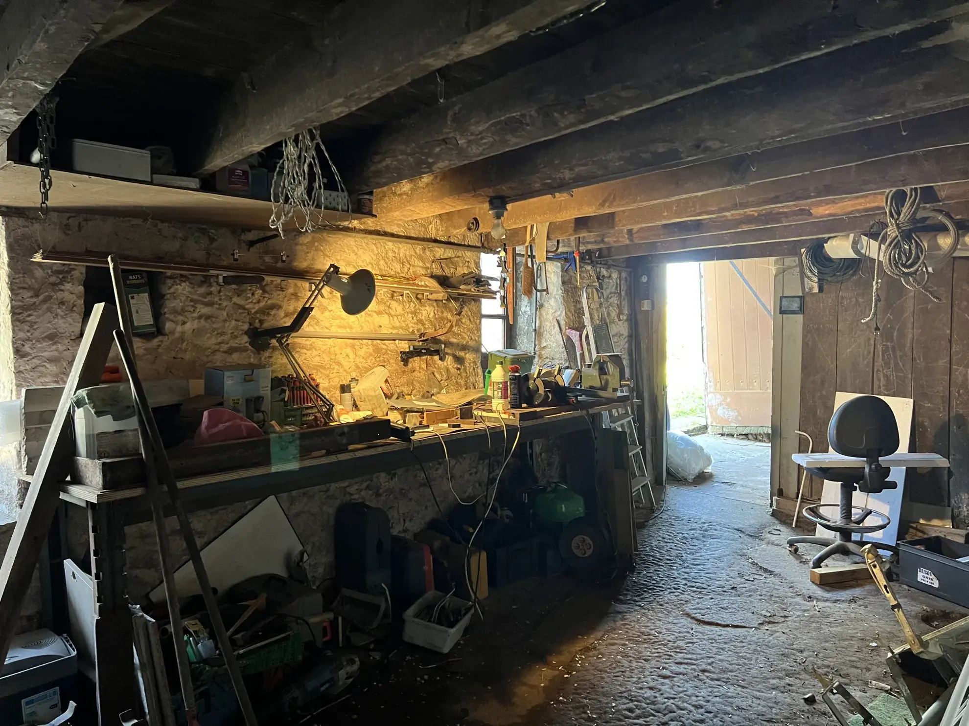 Charmante maison en pierre avec jardin et dépendances à proximité de Saint Jean d'Hermine 