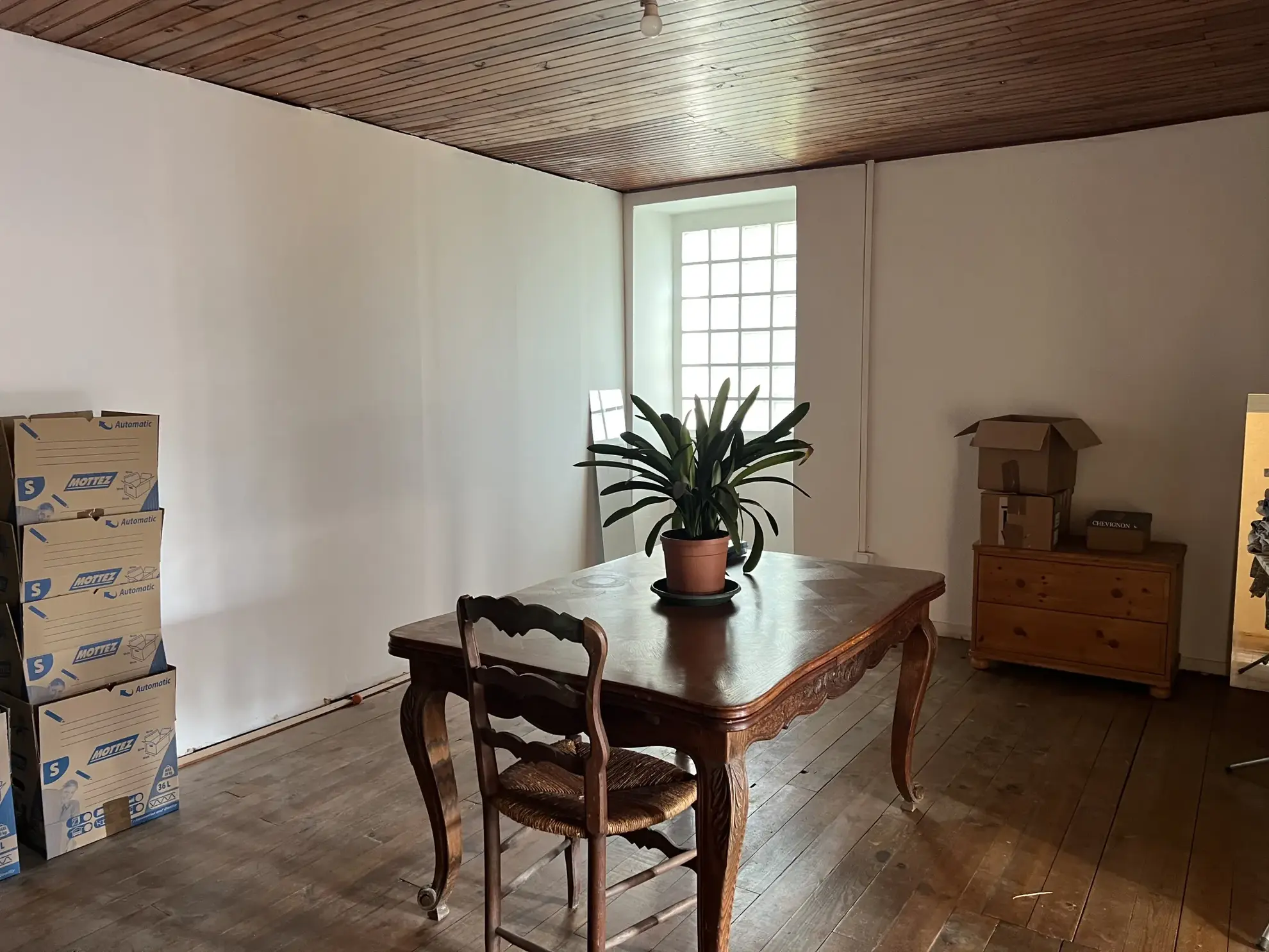 Charmante maison en pierre avec jardin et dépendances à proximité de Saint Jean d'Hermine 