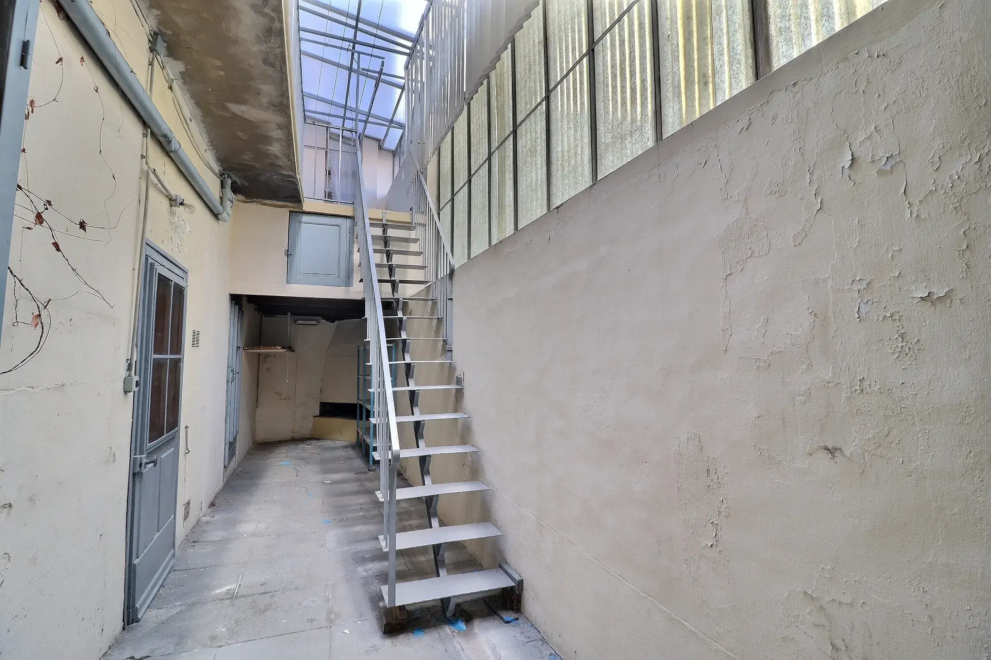 Maison de ville à Lunel de 140m² avec cour et potentiel de rénovation 