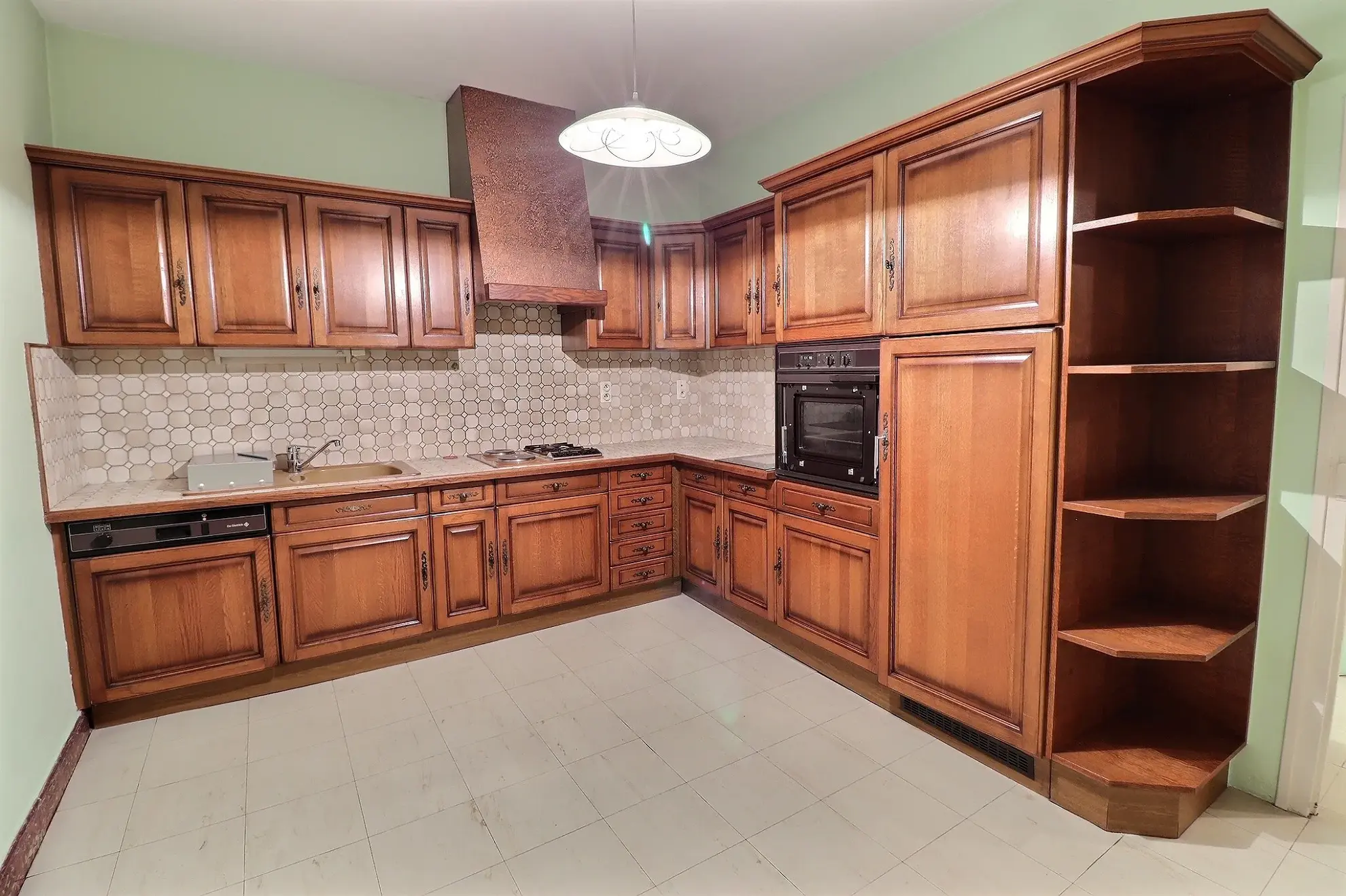 Maison de ville à Lunel de 140m² avec cour et potentiel de rénovation