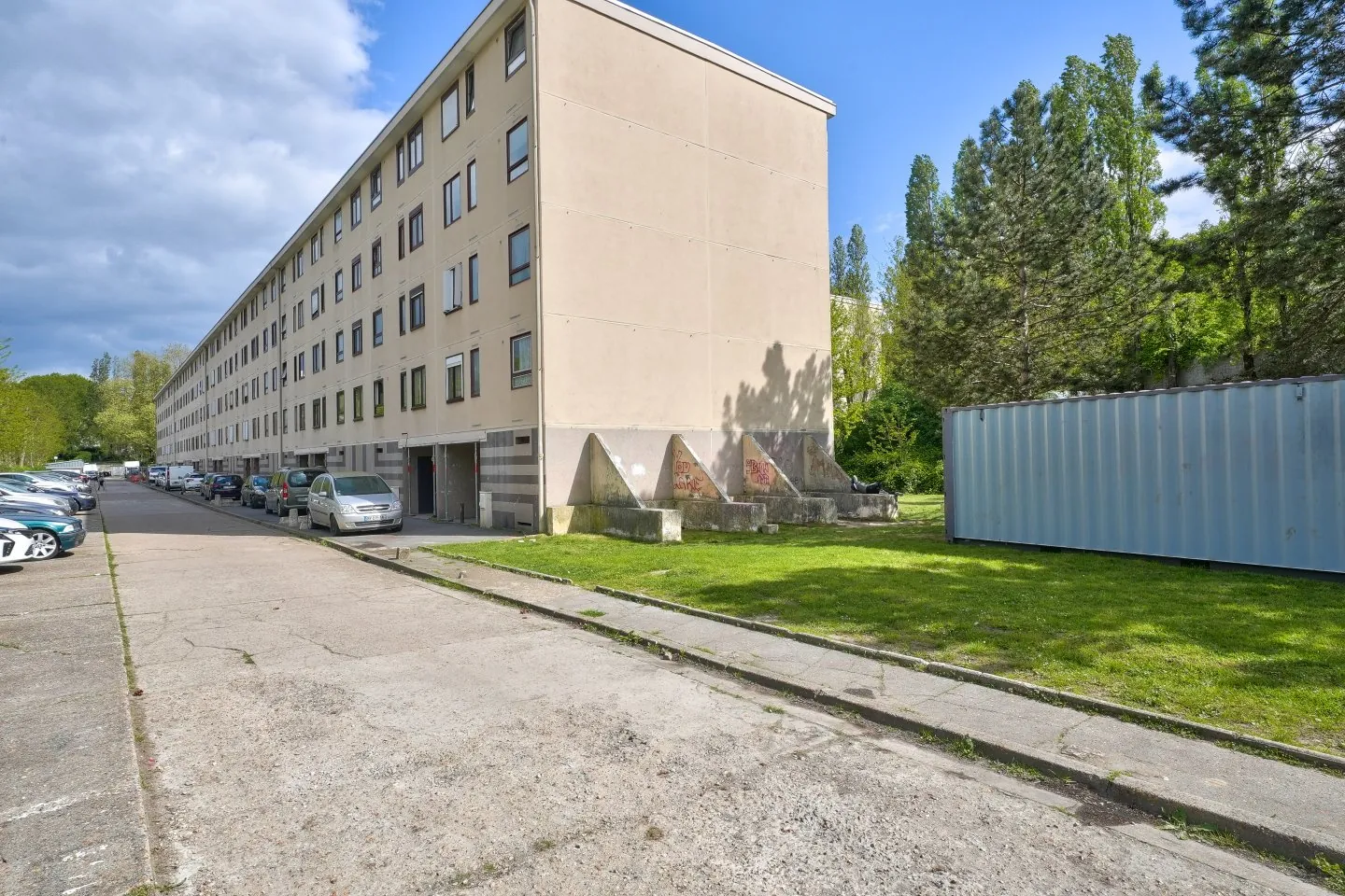 Appartement F4 à Clichy-sous-Bois de 70 m² avec parking et cave