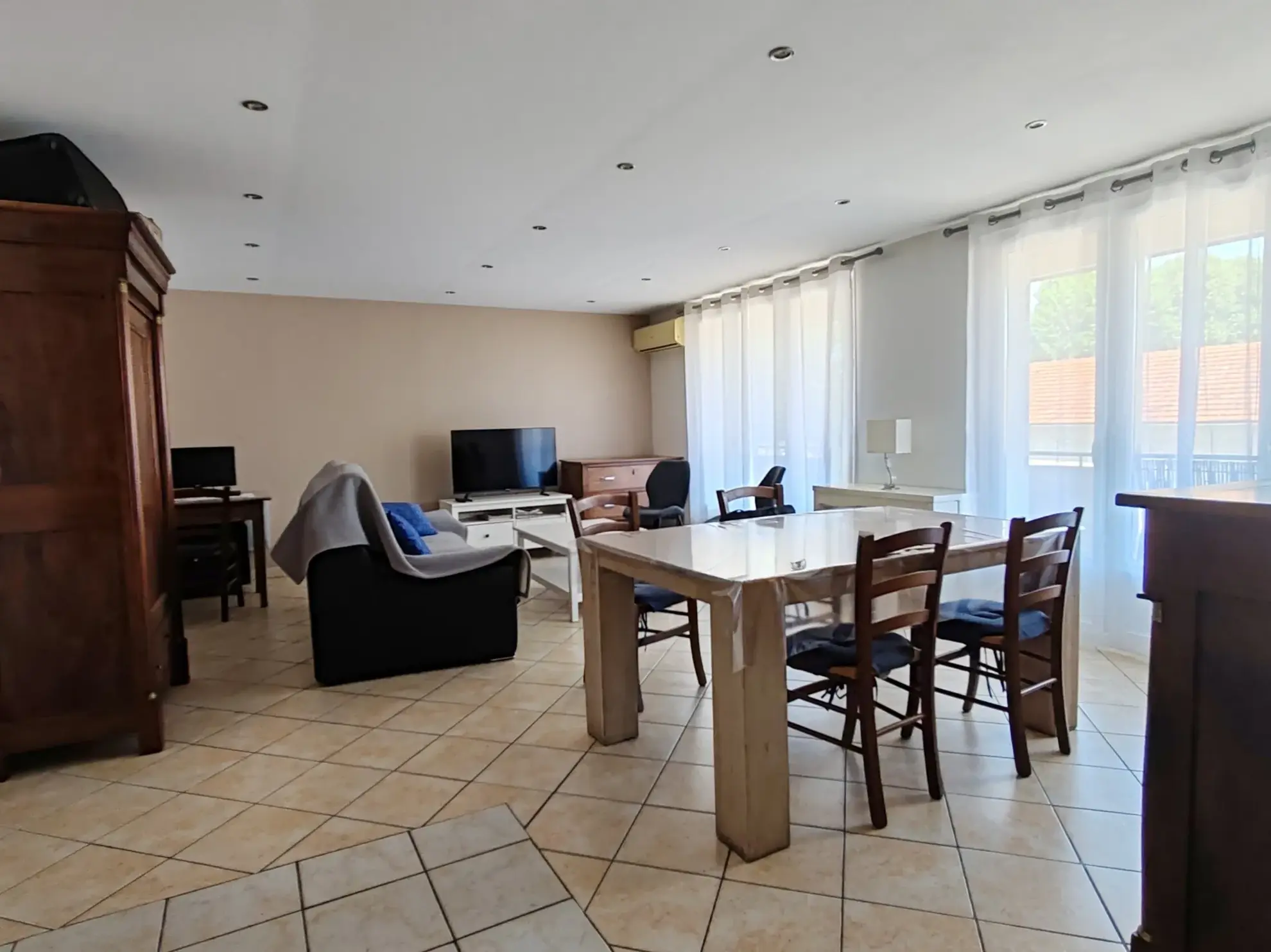 Appartement T3 lumineux de 74m² avec balcon, cave et garage à Guilherand-Granges 