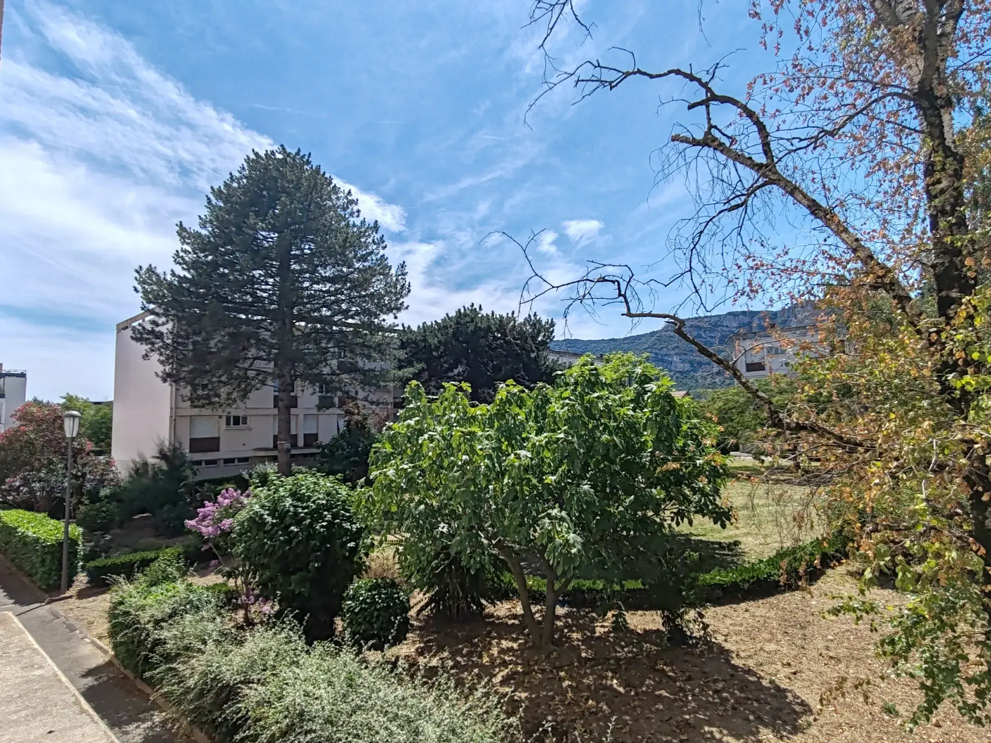 Appartement T3 lumineux de 74m² avec balcon, cave et garage à Guilherand-Granges 