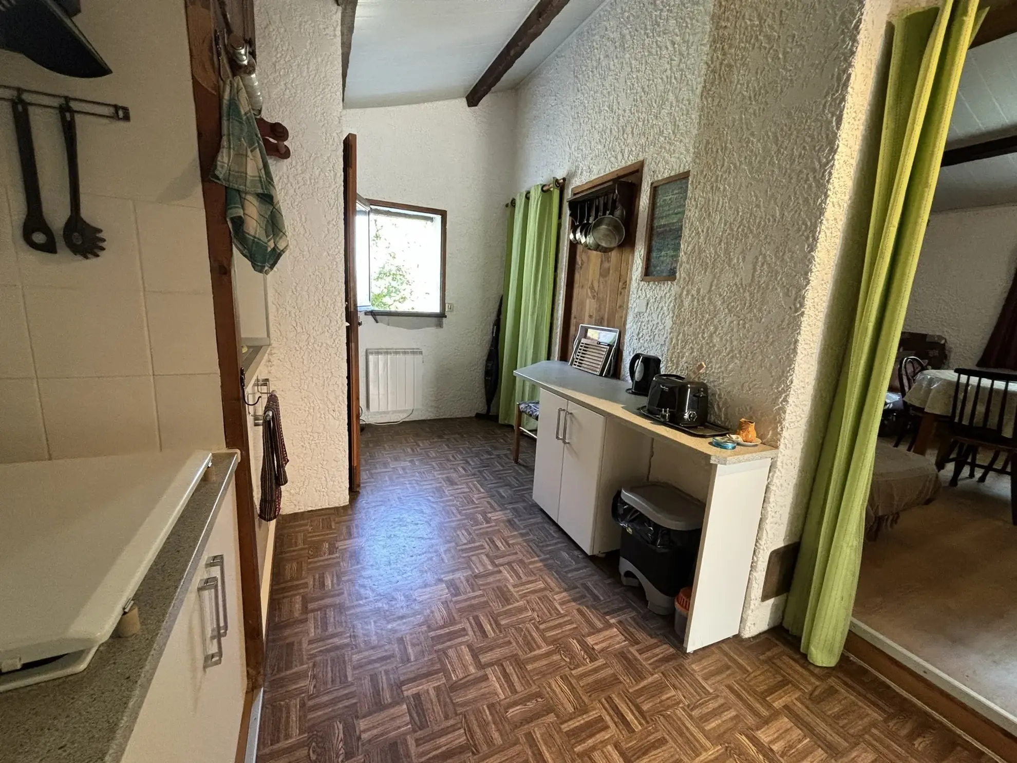 Maison de campagne en pierre avec deux logements à vendre à Crestet 