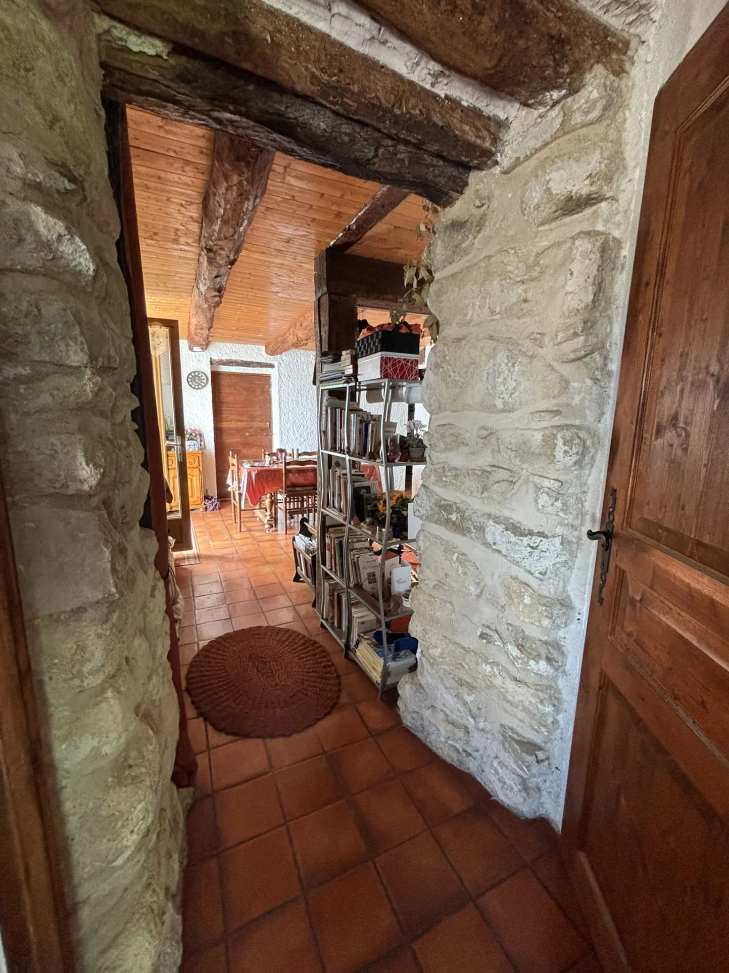 Maison de campagne en pierre avec deux logements à vendre à Crestet 