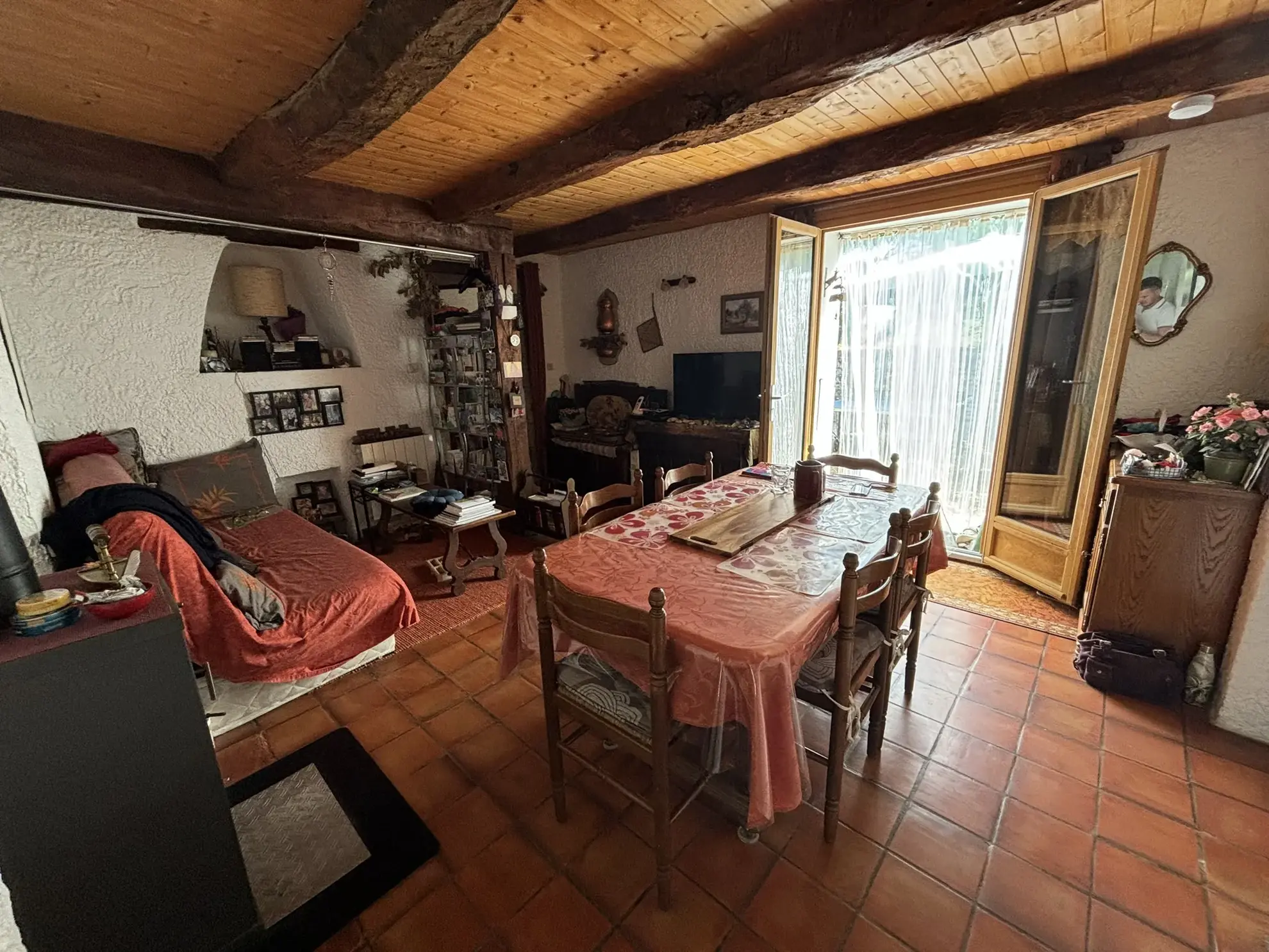 Maison de campagne en pierre avec deux logements à vendre à Crestet 