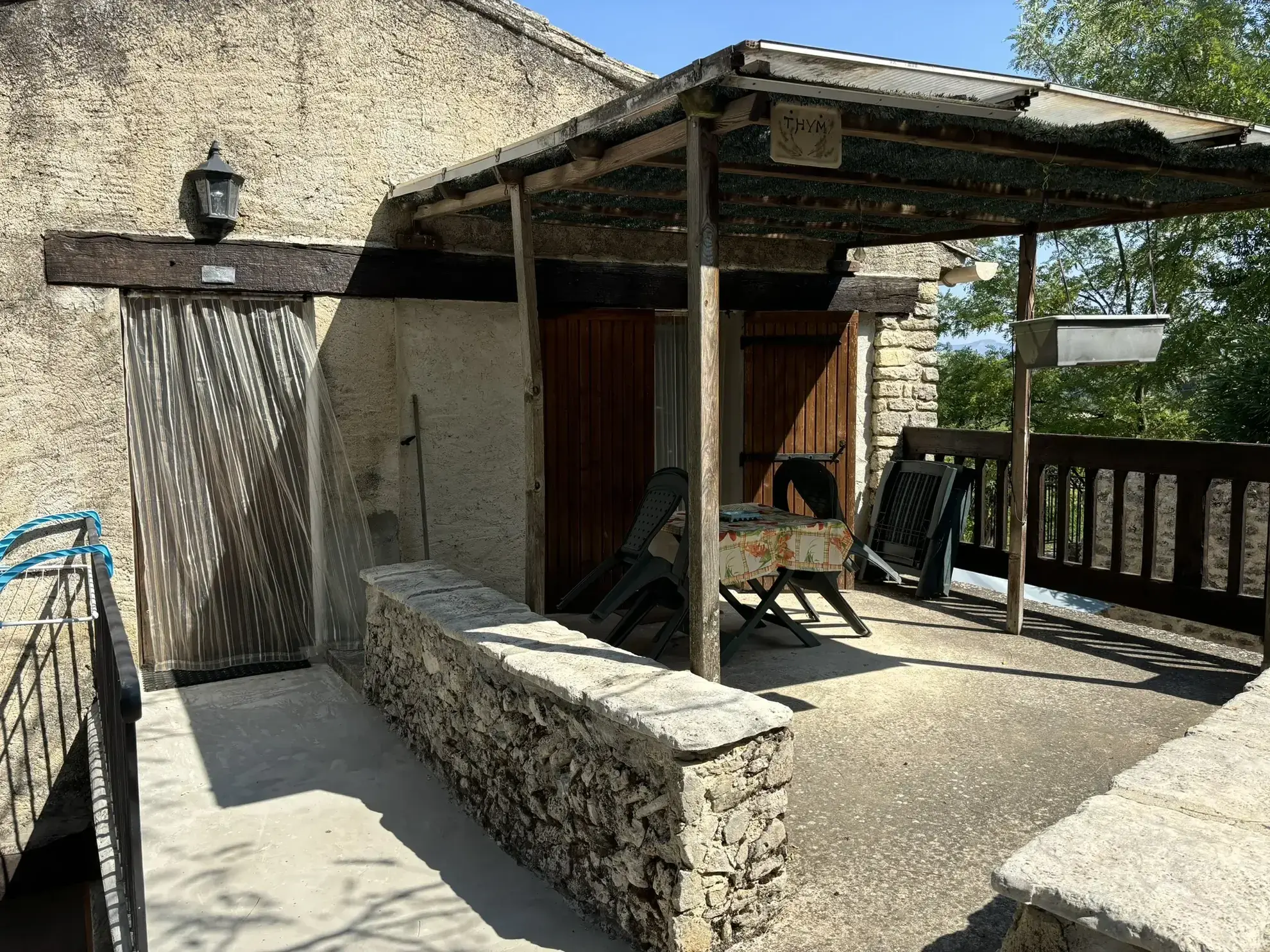 Maison de campagne en pierre avec deux logements à vendre à Crestet 