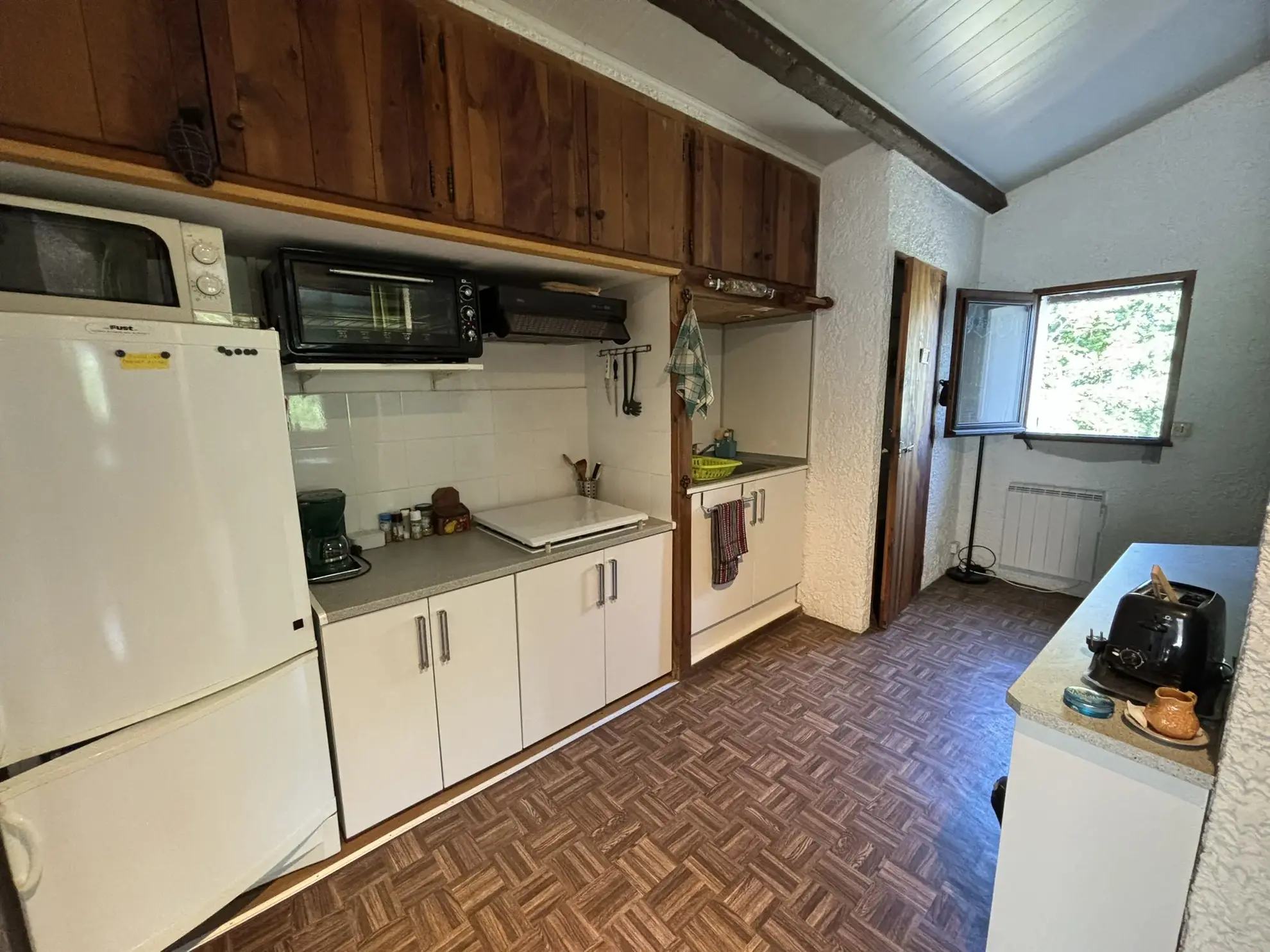 Maison de campagne en pierre avec deux logements à vendre à Crestet 