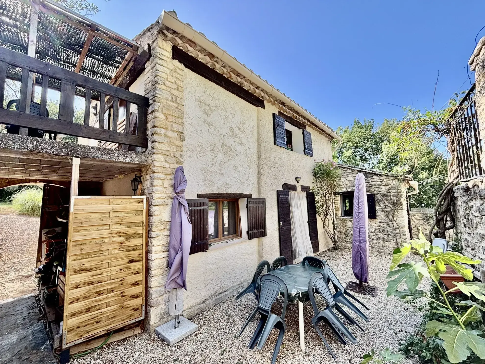 Maison de campagne en pierre avec deux logements à vendre à Crestet 