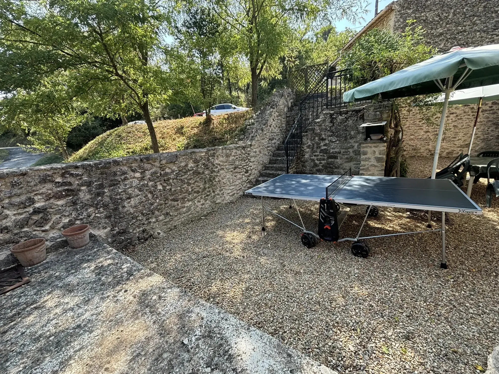 Maison de campagne en pierre avec deux logements à vendre à Crestet 