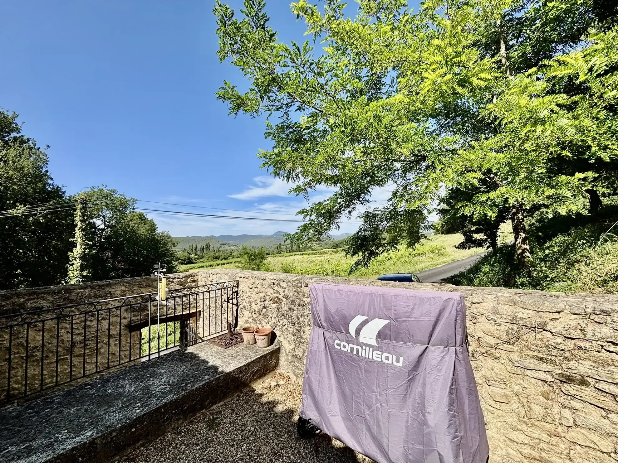 Maison de campagne en pierre avec deux logements à vendre à Crestet 