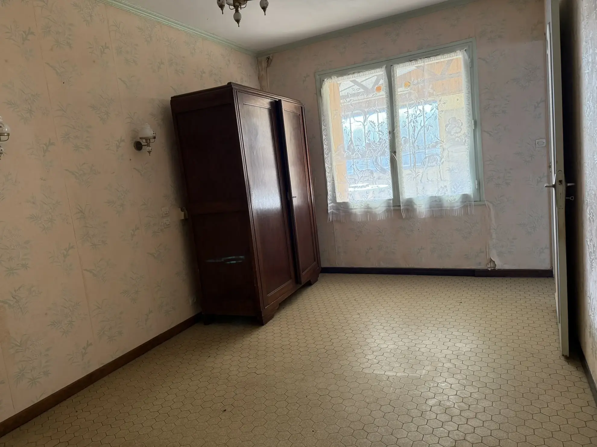 Maison ancienne de 87 m² avec grand terrain à Descartes (37160) 