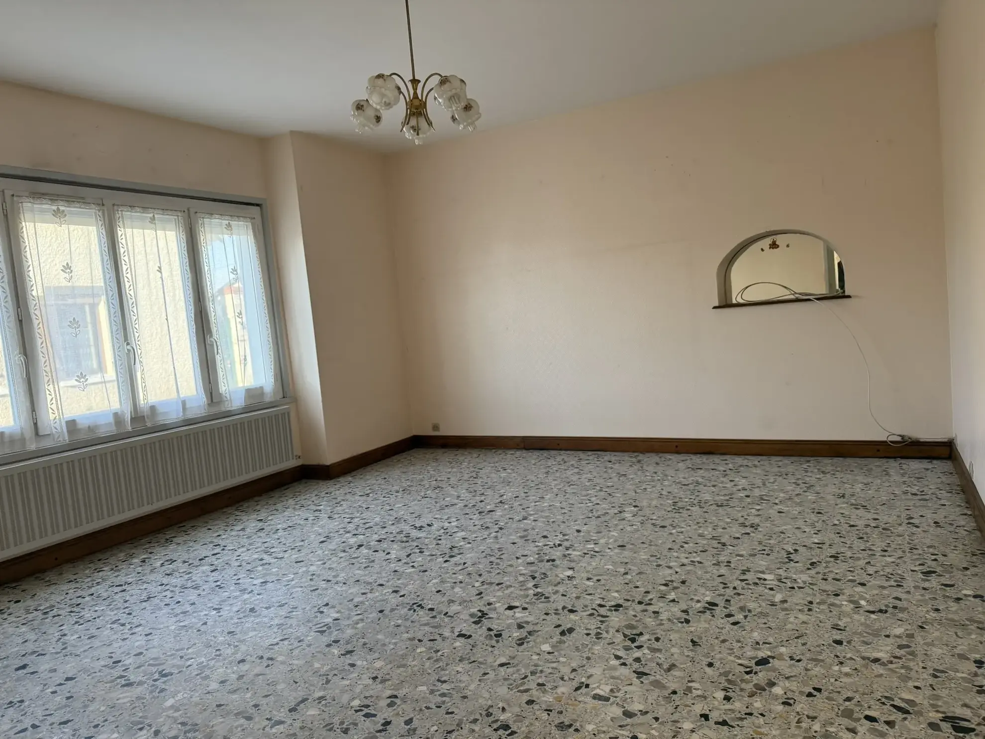 Maison ancienne de 87 m² avec grand terrain à Descartes (37160) 