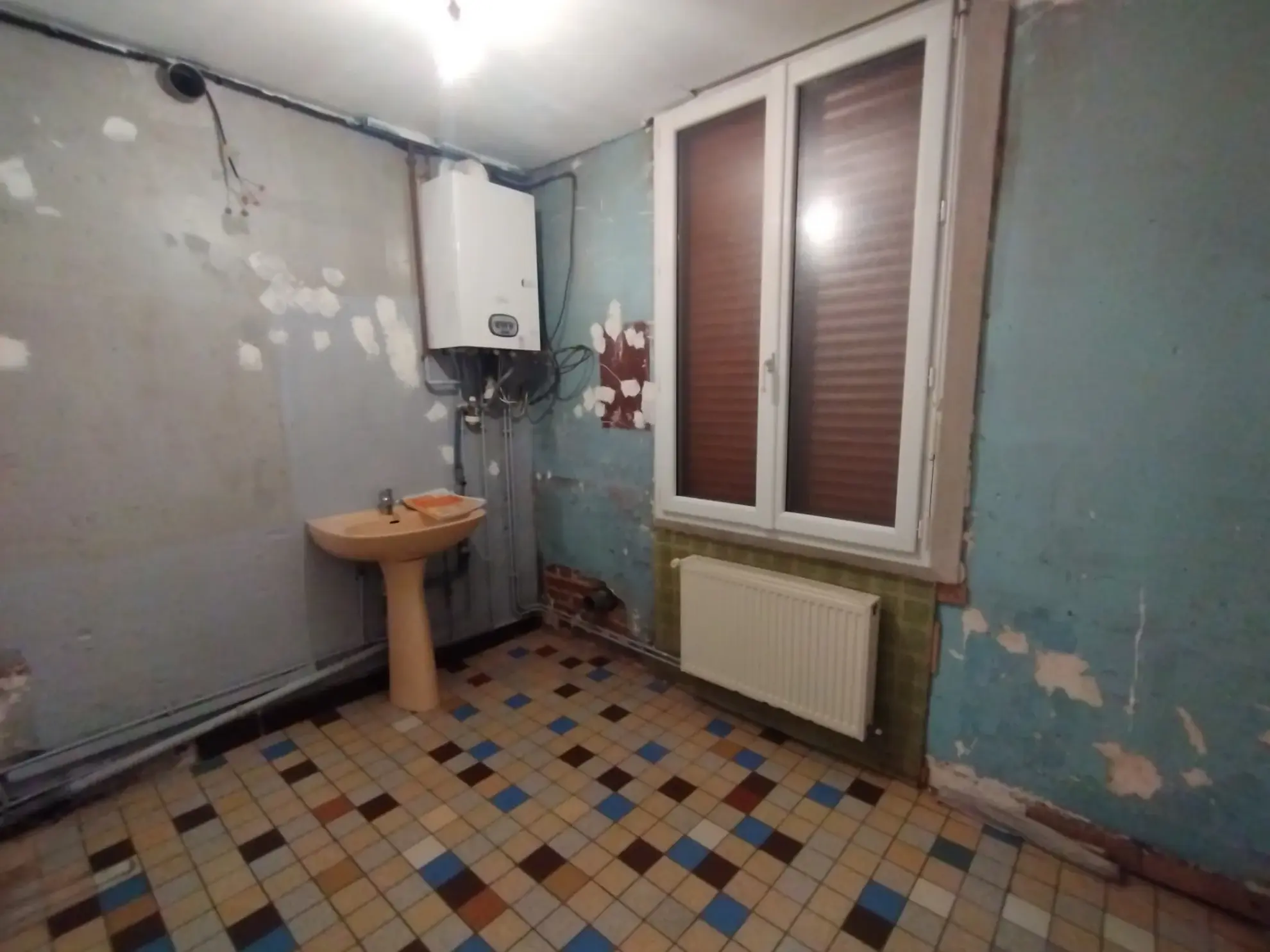 Maison de ville à rénover proche de Noyon et Compiègne, potentiel d'investissement 