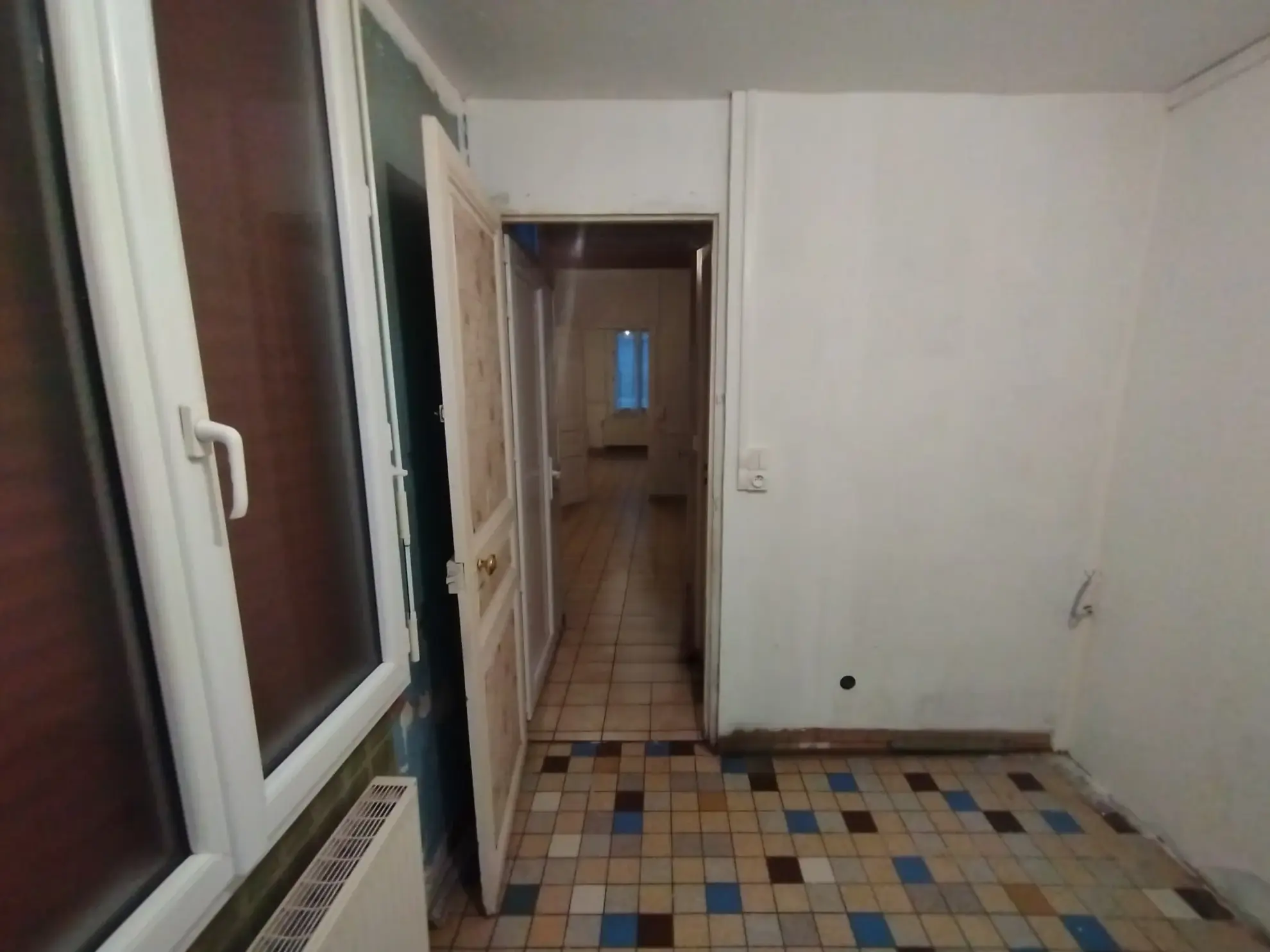 Maison de ville à rénover proche de Noyon et Compiègne, potentiel d'investissement 