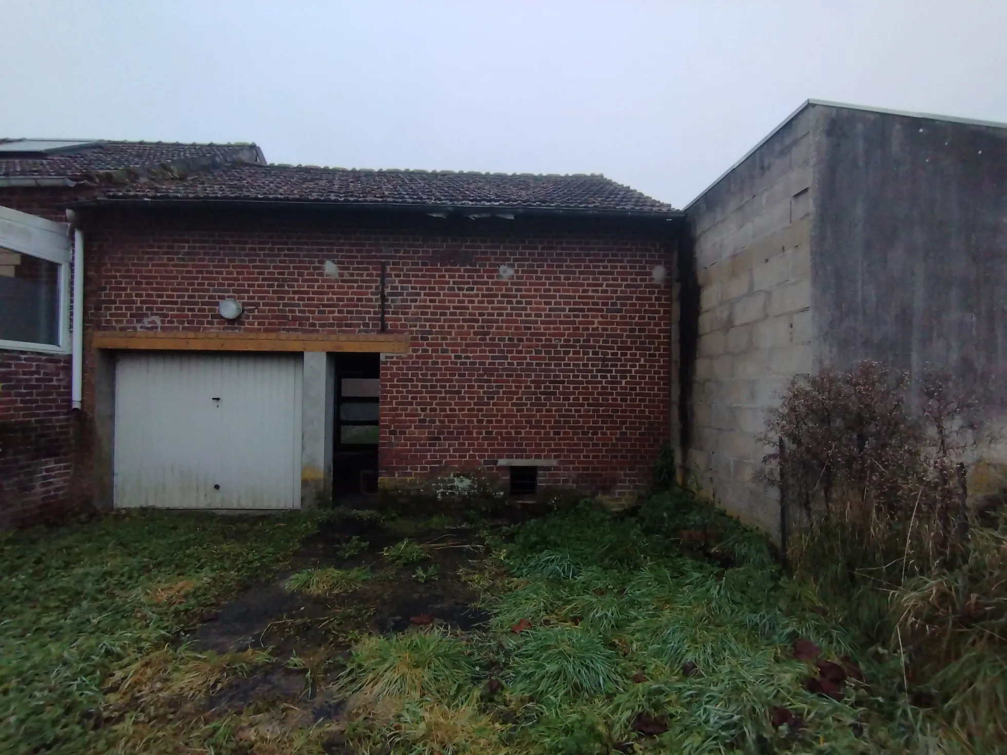 Maison de ville à rénover proche de Noyon et Compiègne, potentiel d'investissement 