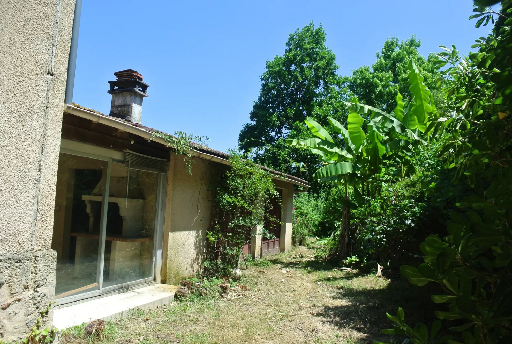 Maison à rénover avec jardin et double garage à Marmande 