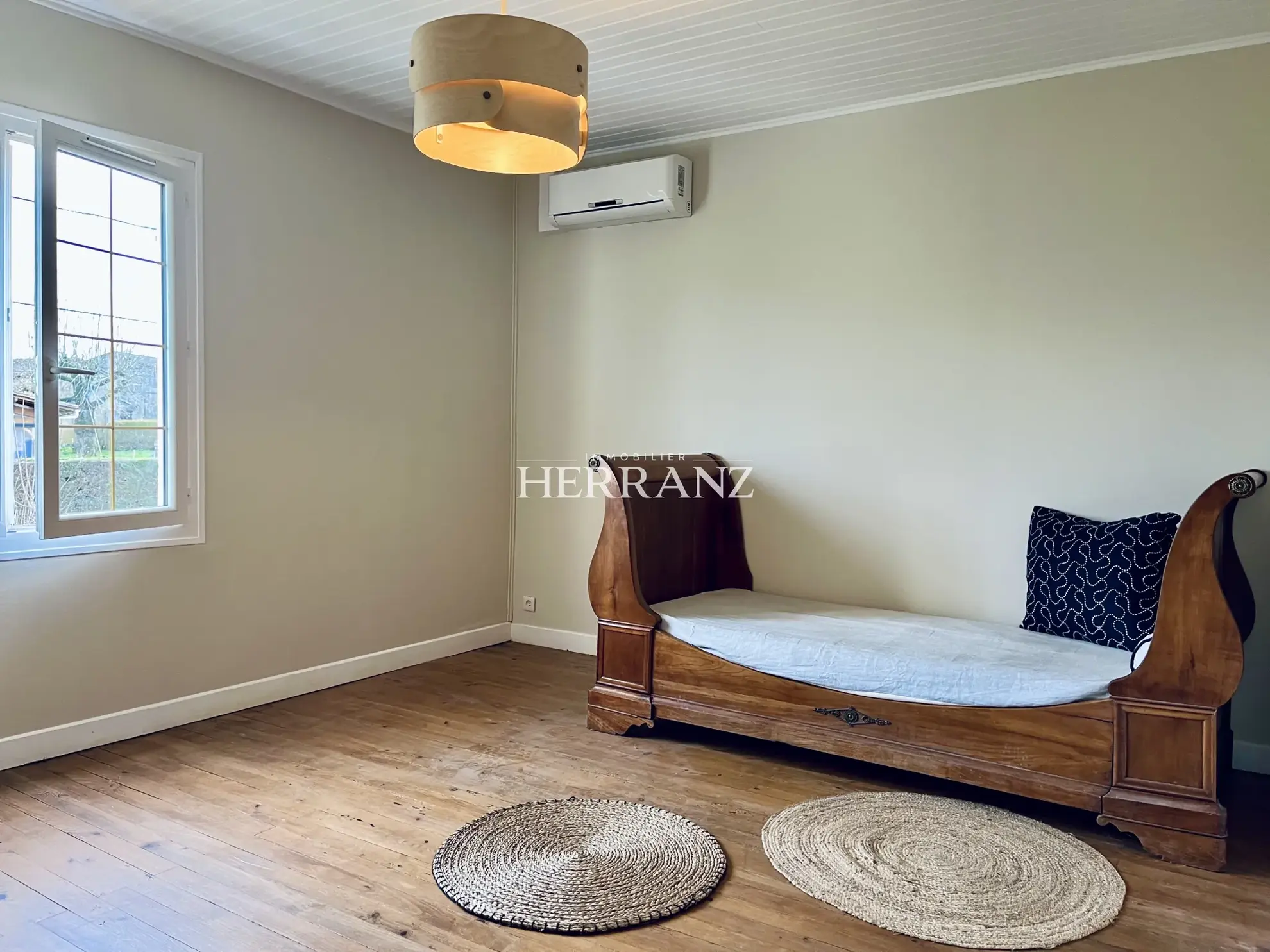 Charmante maison en pierre de 160 m² avec chais et grand terrain à Moulin-Neuf 