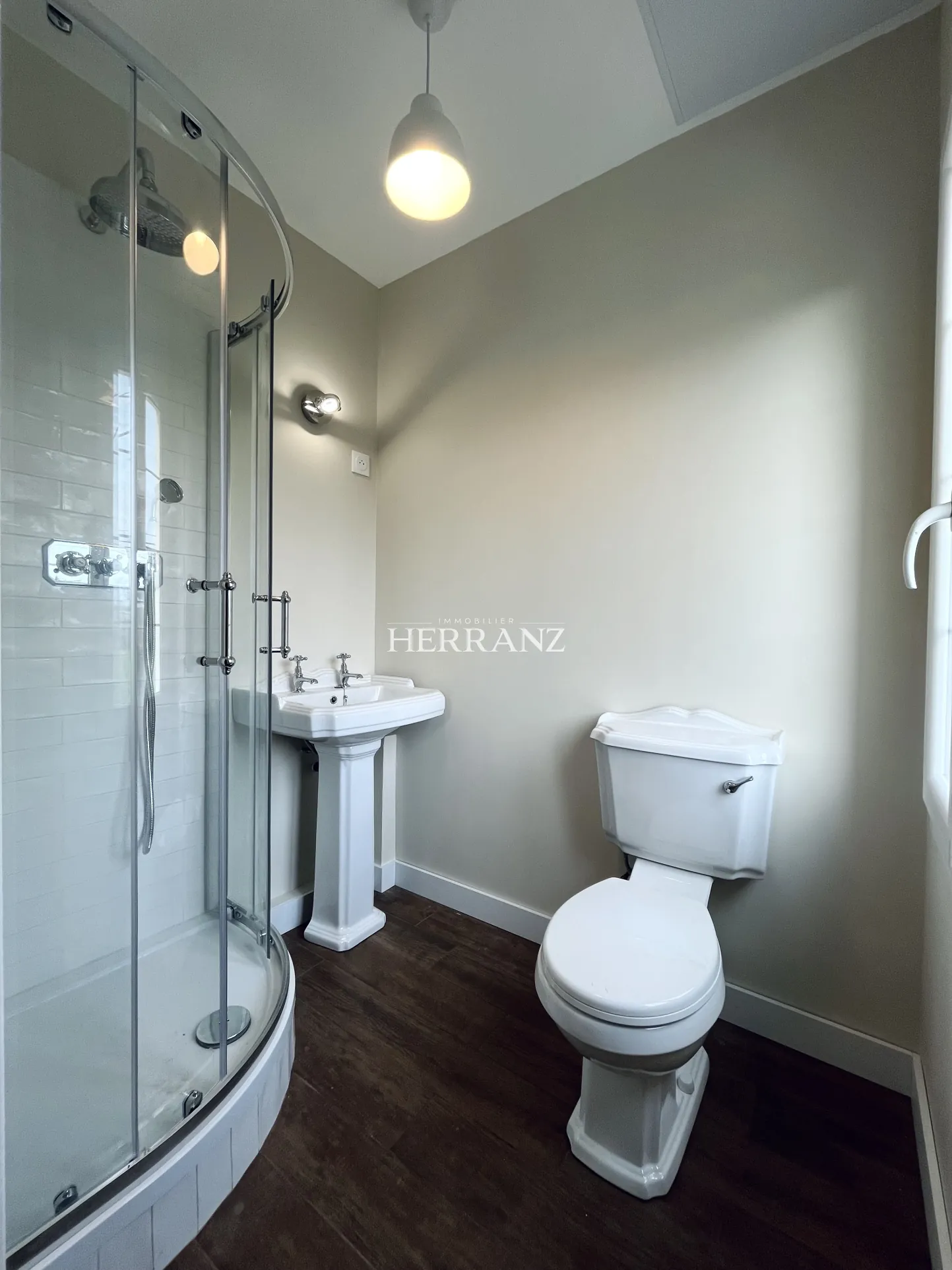 Charmante maison en pierre de 160 m² avec chais et grand terrain à Moulin-Neuf 