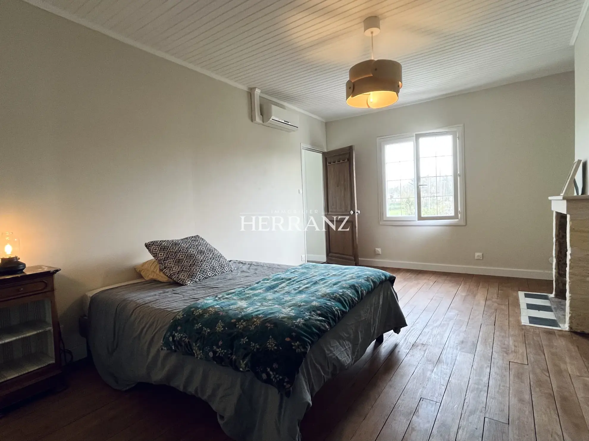 Charmante maison en pierre de 160 m² avec chais et grand terrain à Moulin-Neuf 