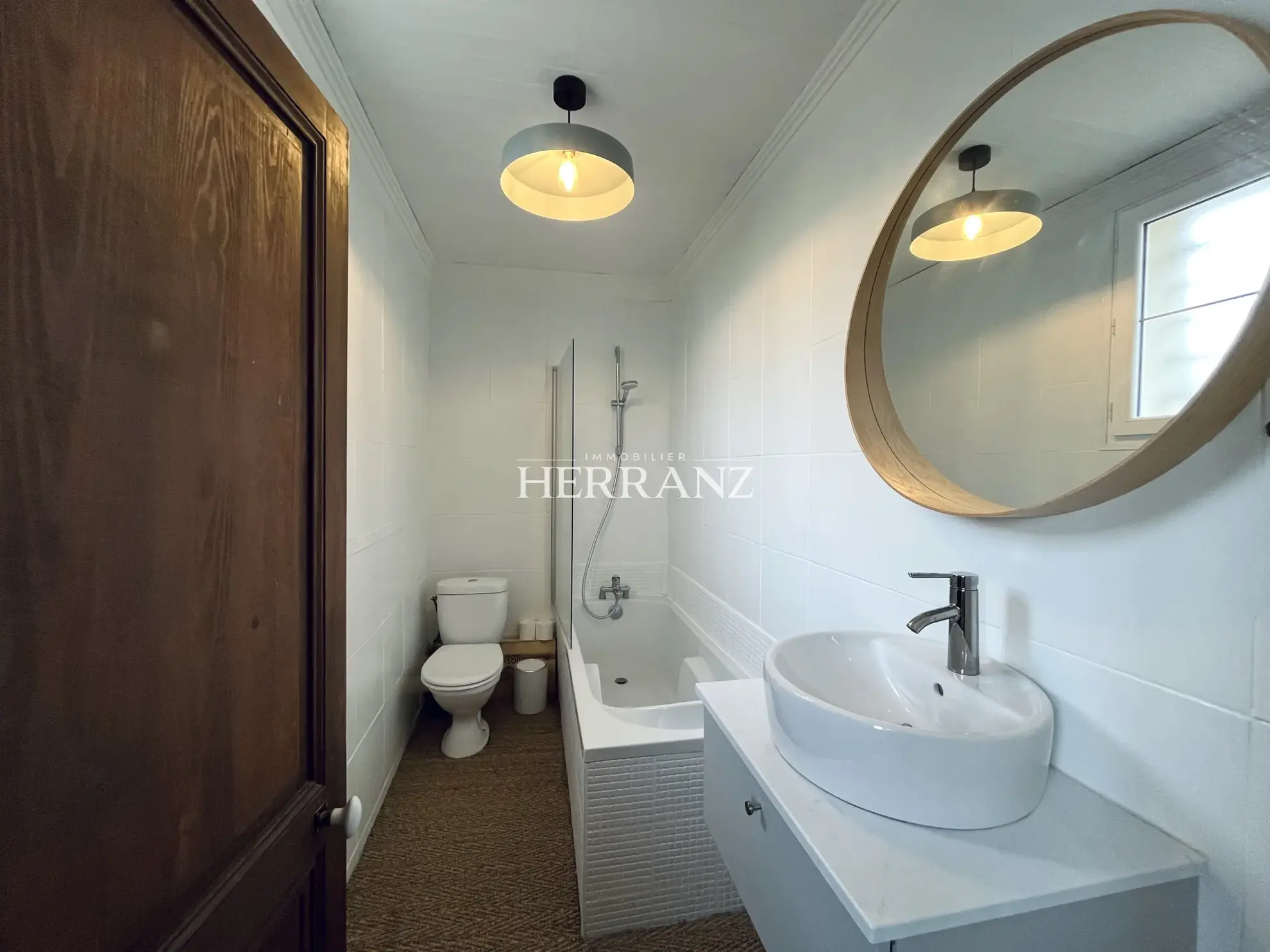 Charmante maison en pierre de 160 m² avec chais et grand terrain à Moulin-Neuf 