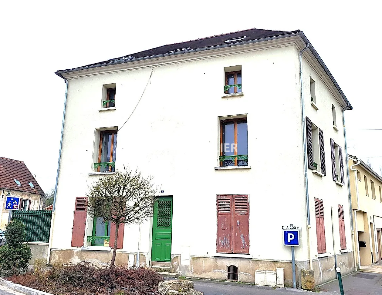 Immeuble à vendre à Nogent-l’Artaud avec forte rentabilité et potentiel d’aménagement 
