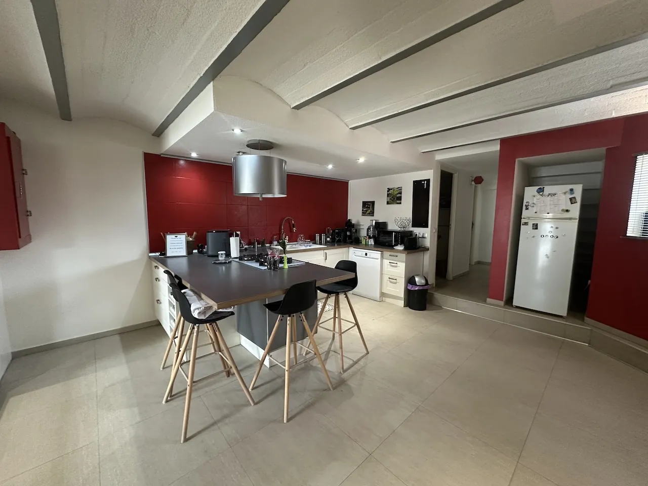 Maison de 136 m² à Riorges avec terrasse et 3 chambres, proche commodités 