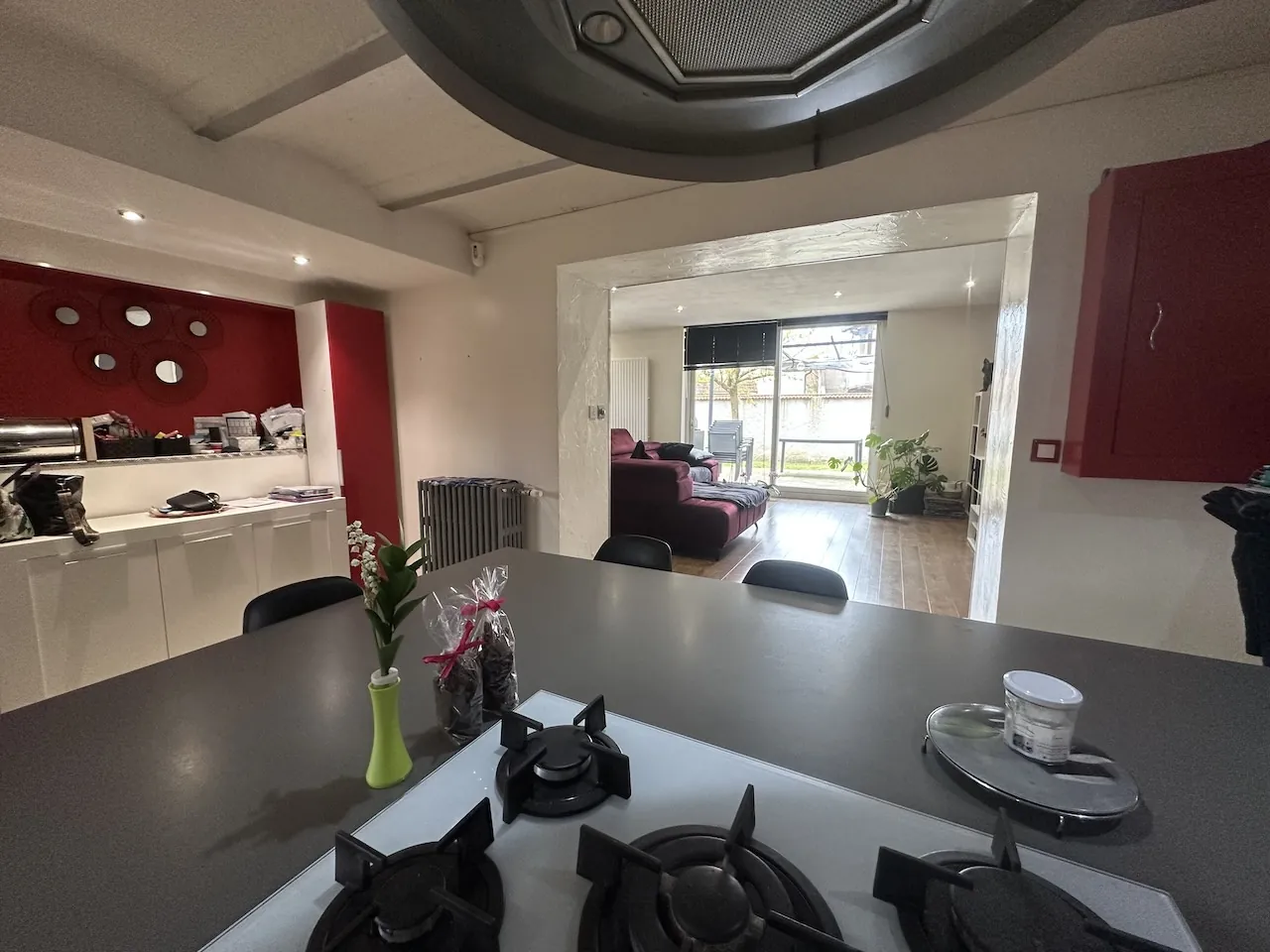 Maison de 136 m² à Riorges avec terrasse et 3 chambres, proche commodités 