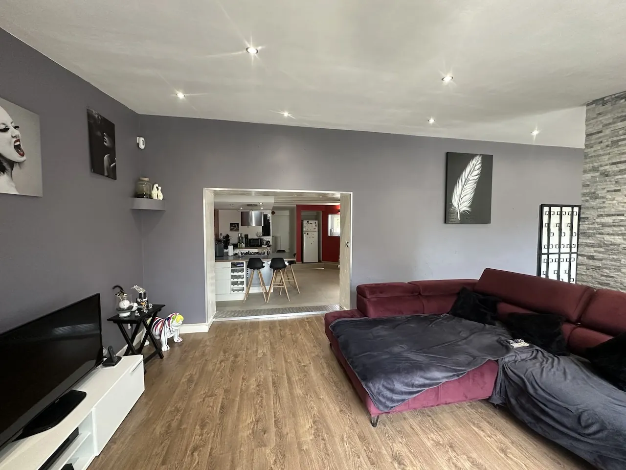 Maison de 136 m² à Riorges avec terrasse et 3 chambres, proche commodités 