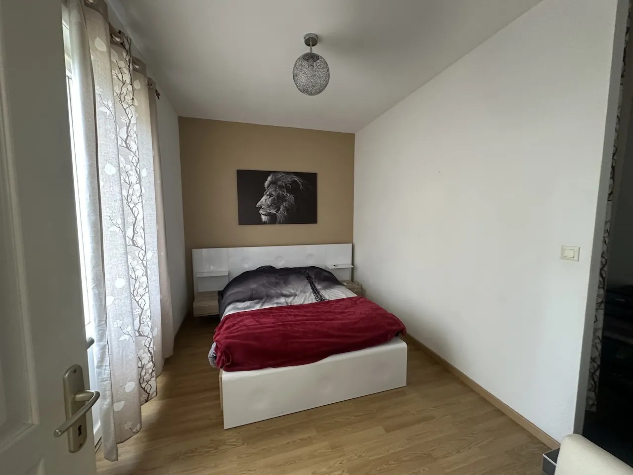 Maison de 136 m² à Riorges avec terrasse et 3 chambres, proche commodités 