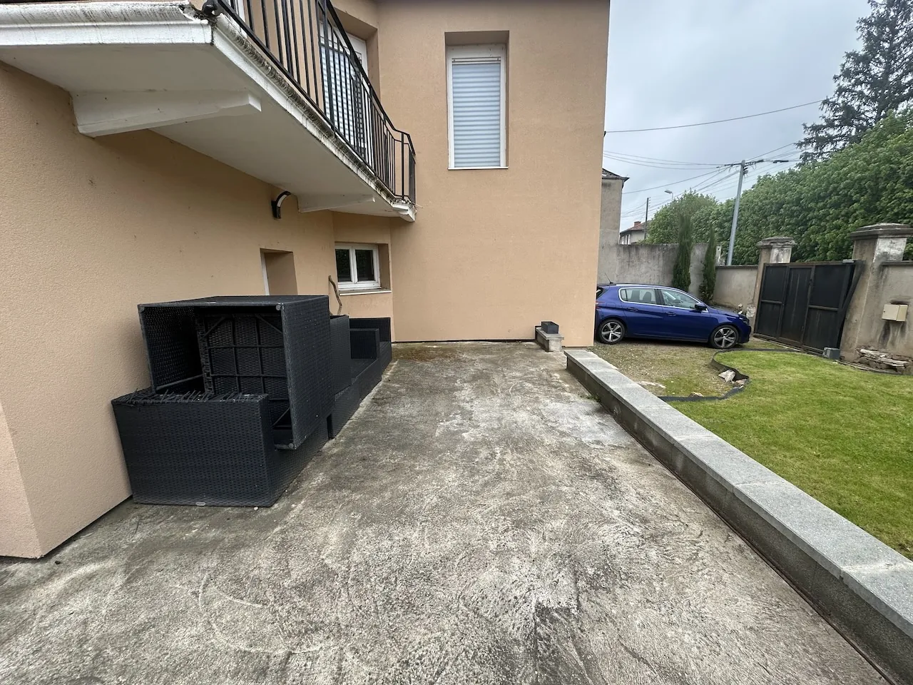 Maison de 136 m² à Riorges avec terrasse et 3 chambres, proche commodités 