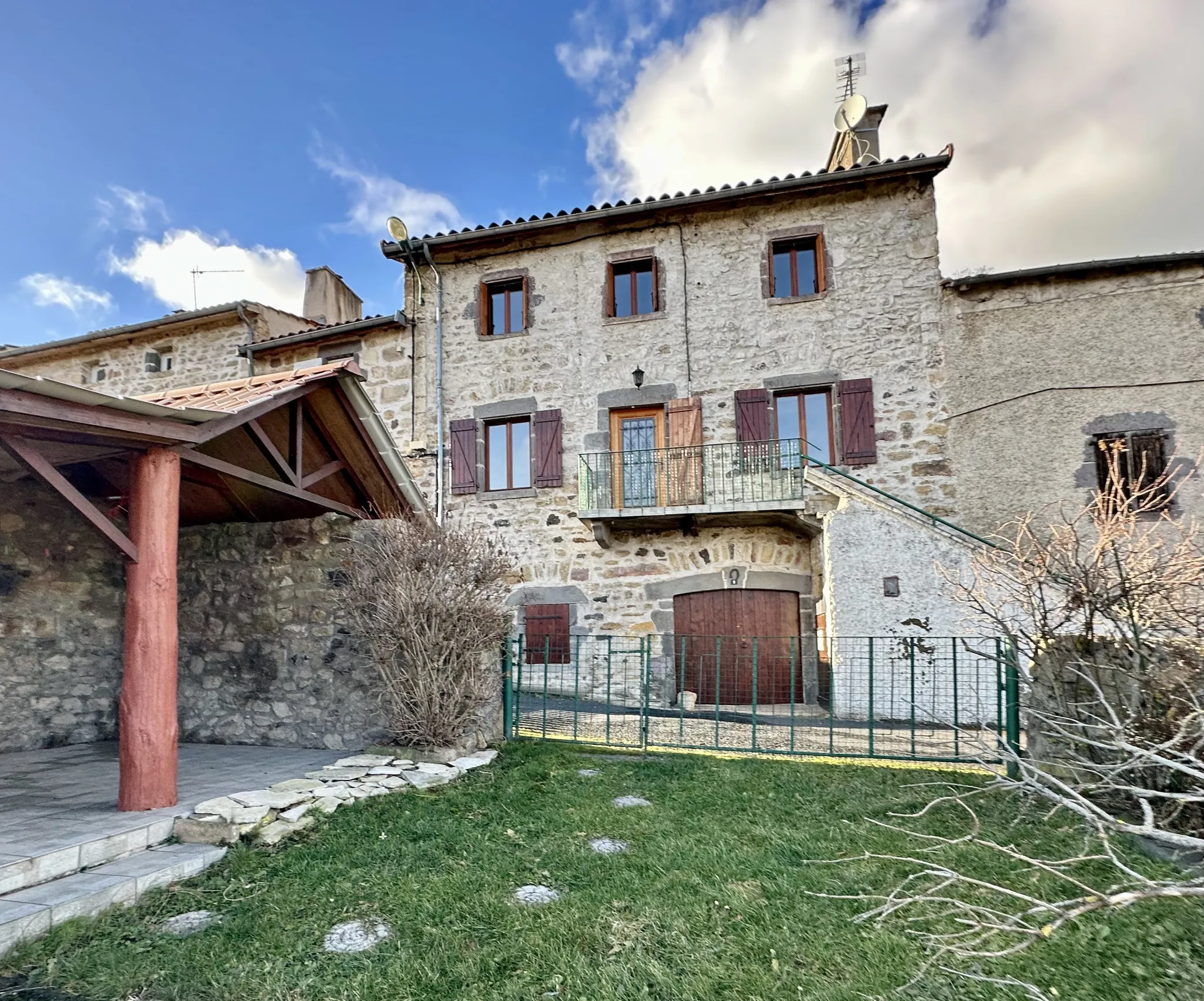 Maison en pierre de 160 m² à Saint-Gènes-Champanelle proche Clermont-Ferrand