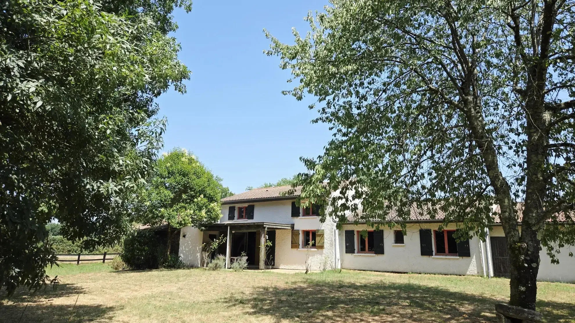 Maison familiale de 160 m² avec grand jardin arboré à Saint-Denis-de-Pile