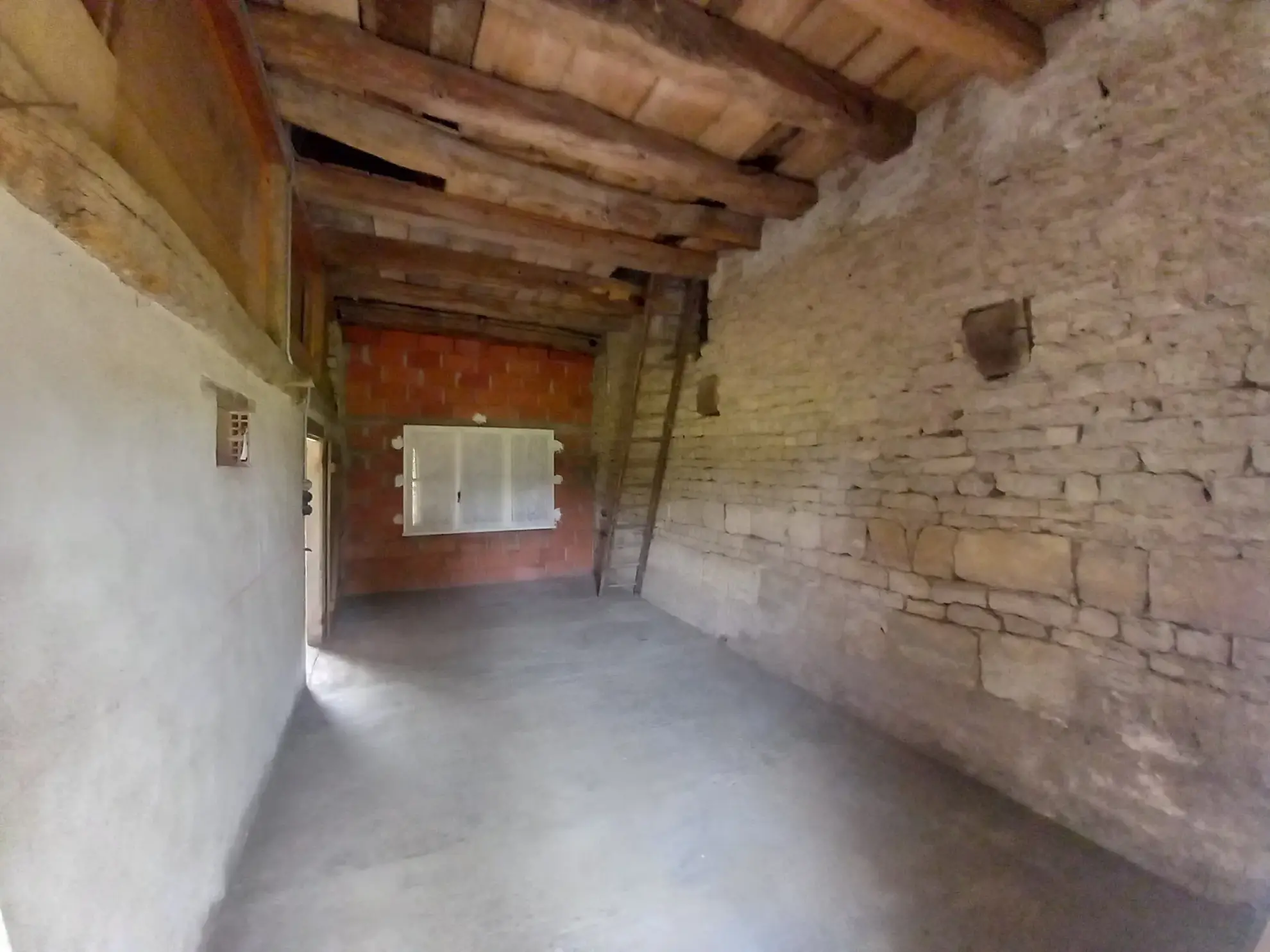 A vendre ensemble maison et grange avec terrain dans un hameau à proximité de Châtillon-en-Bazois 