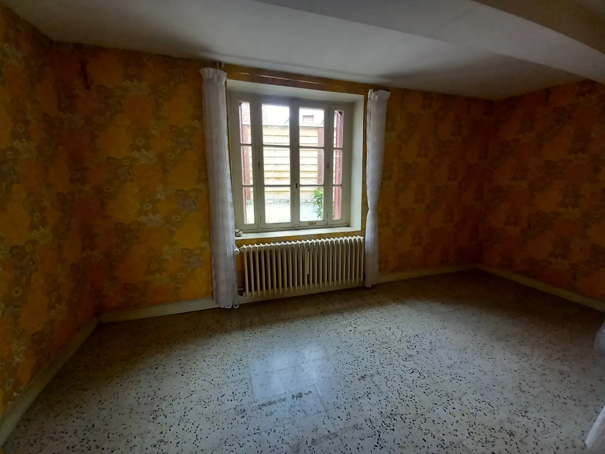 A vendre ensemble maison et grange avec terrain dans un hameau à proximité de Châtillon-en-Bazois 