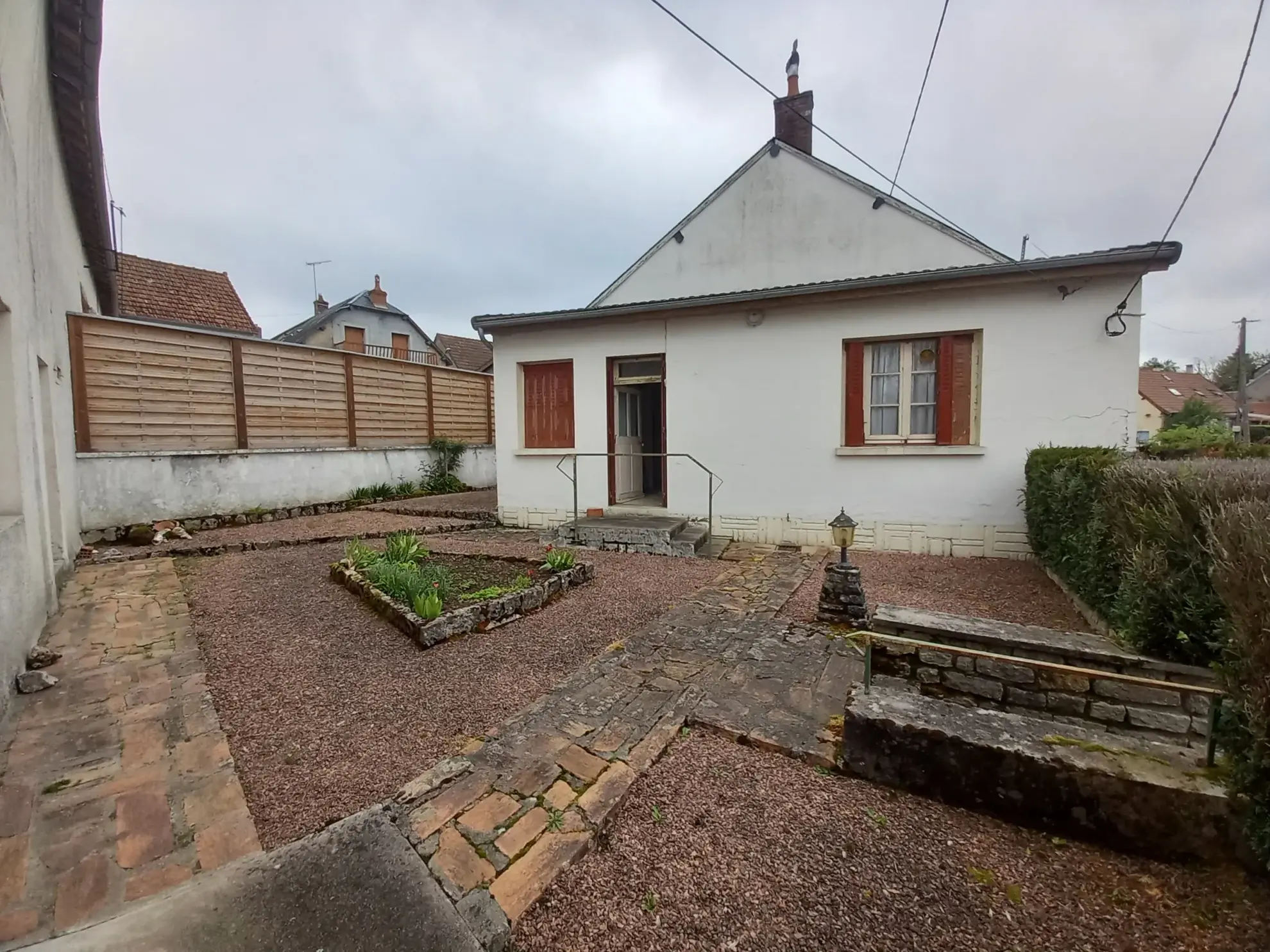A vendre ensemble maison et grange avec terrain dans un hameau à proximité de Châtillon-en-Bazois 